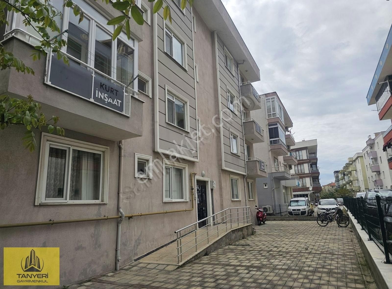 Çanakkale Barbarosta Arakat Asansörlü Krediye Uygun Satılık 2+1