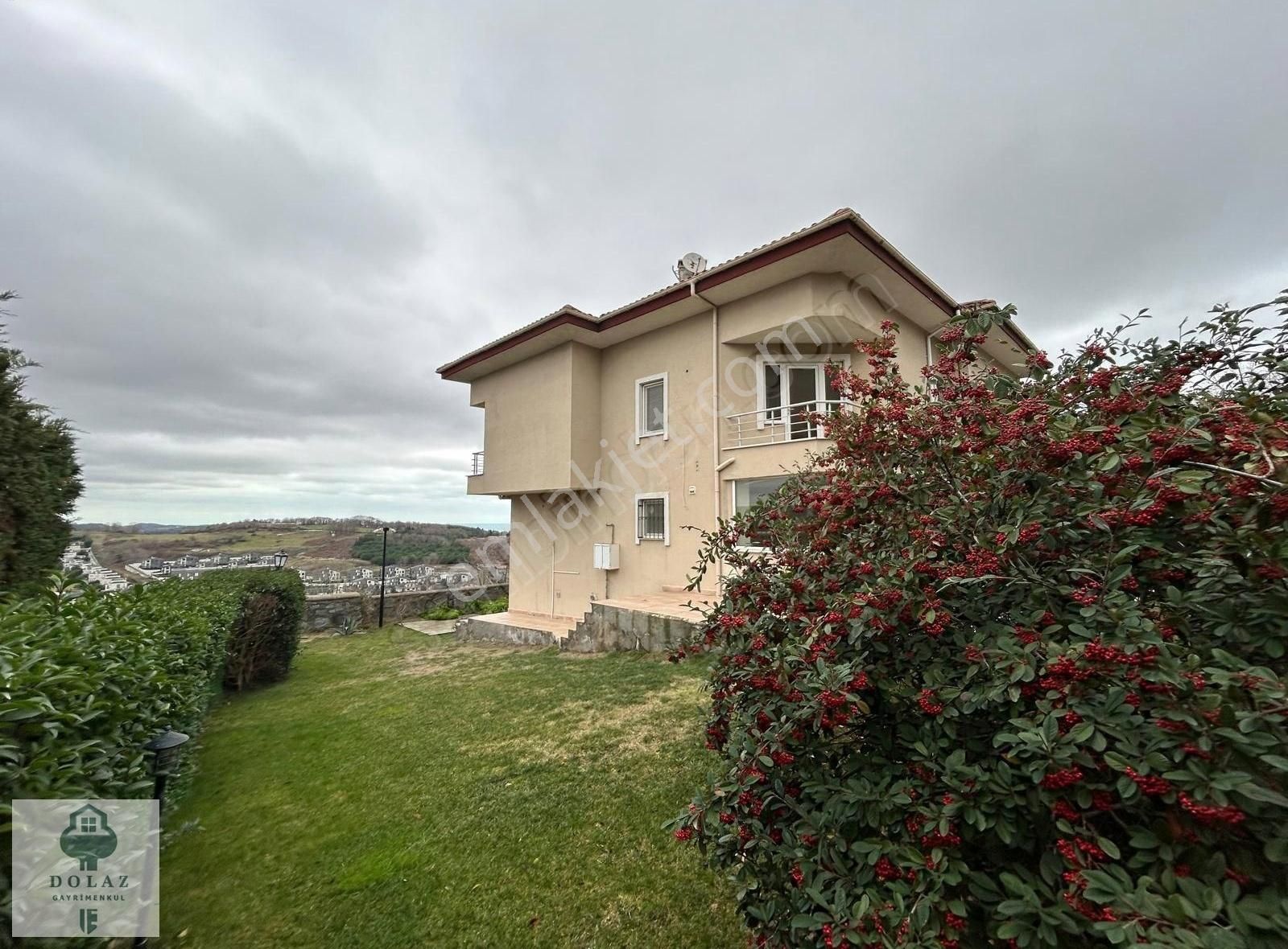 Büyük Bahçeli Ve Deniz Manzaralı Satılık 5+2 Müstakil Villa