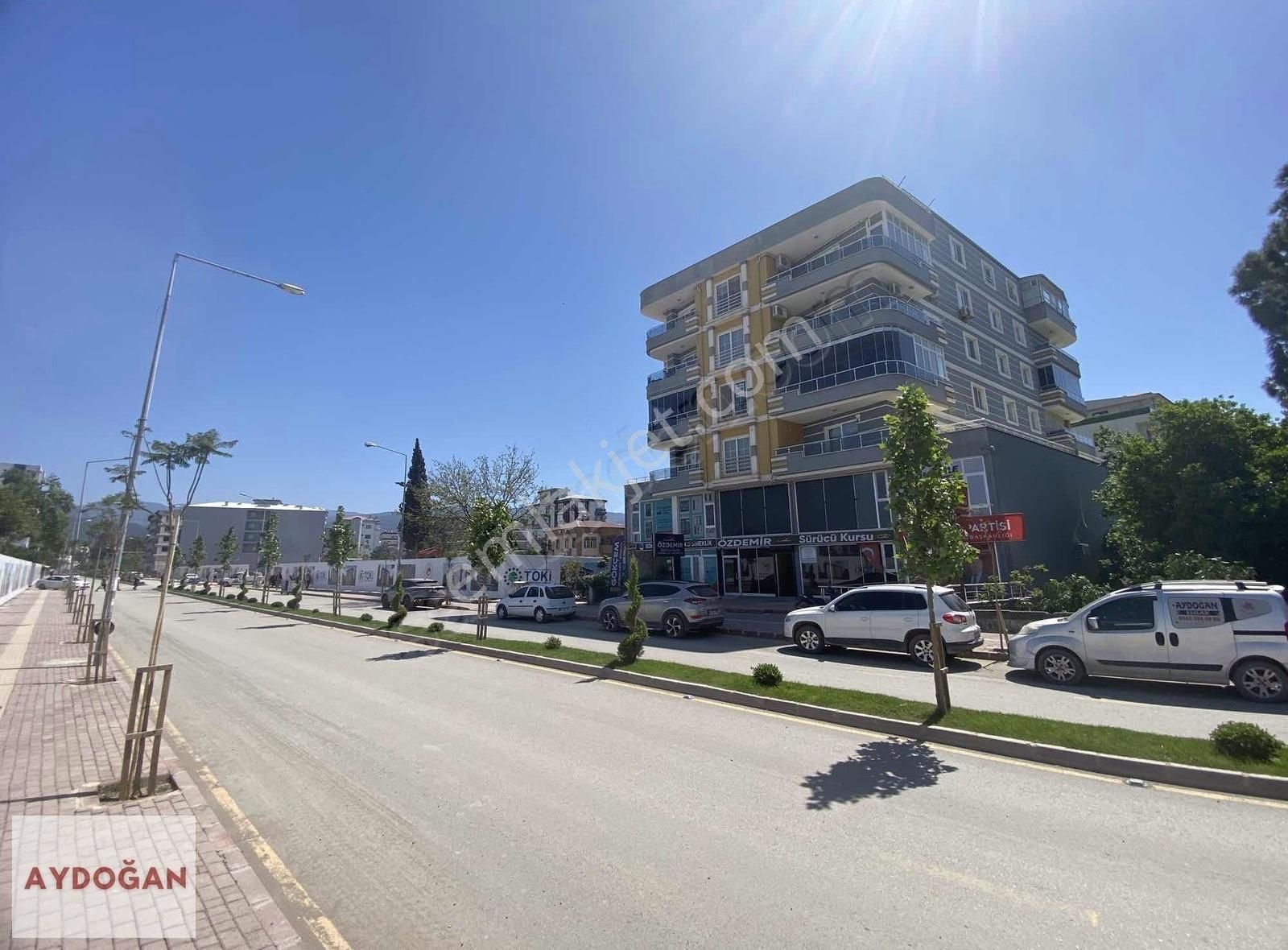 Aydoğan- 3+1 Daire Esenevler İstasyon Caddesi Üzerinde