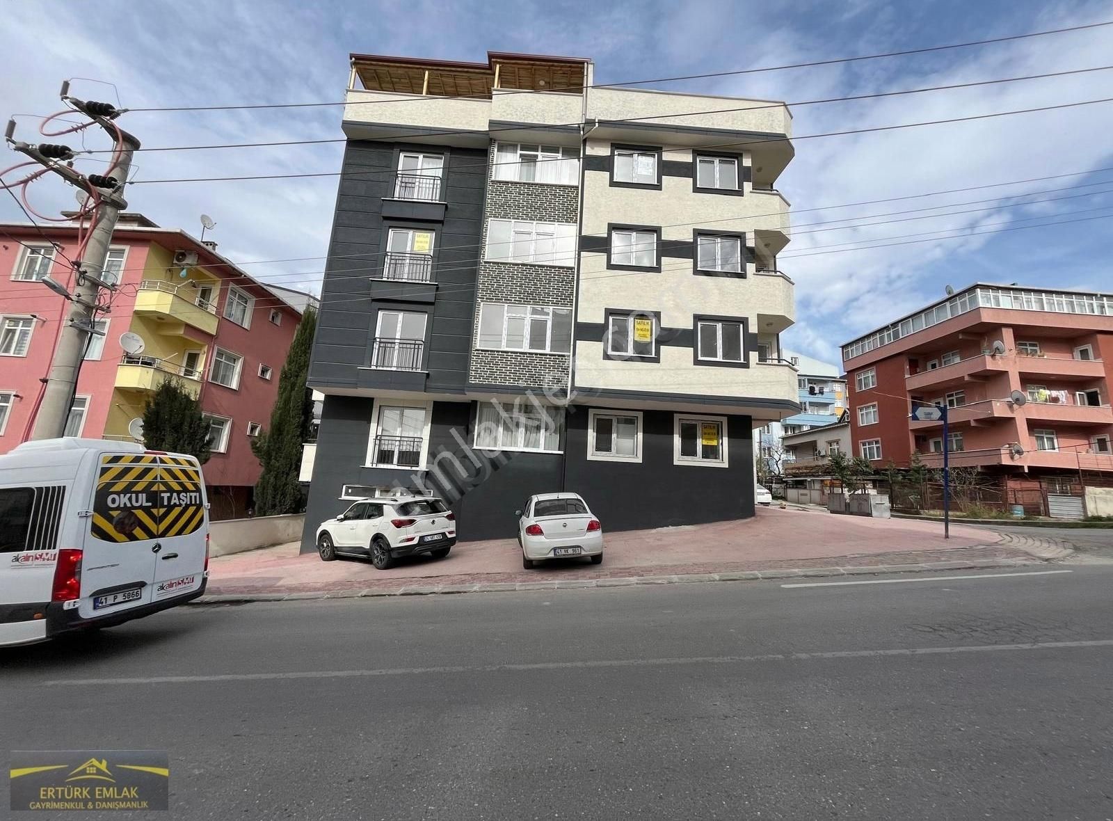 Ertürk Emlak'tan İnönü Mah.'de Sıfır-asansörlü 90 M2 Ara Kat