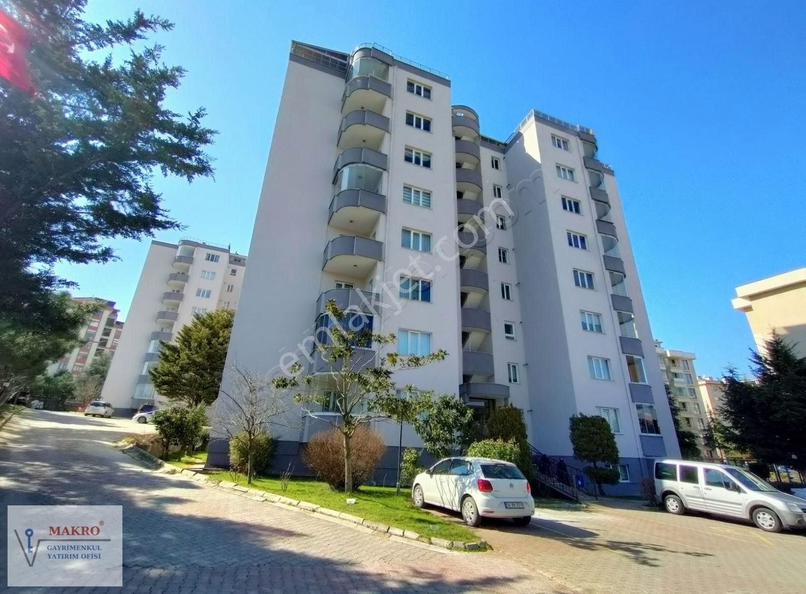 Halise Deniz'den Çamlık Sitesi Ara Kat İçi Yapılı Satılık 3+1
