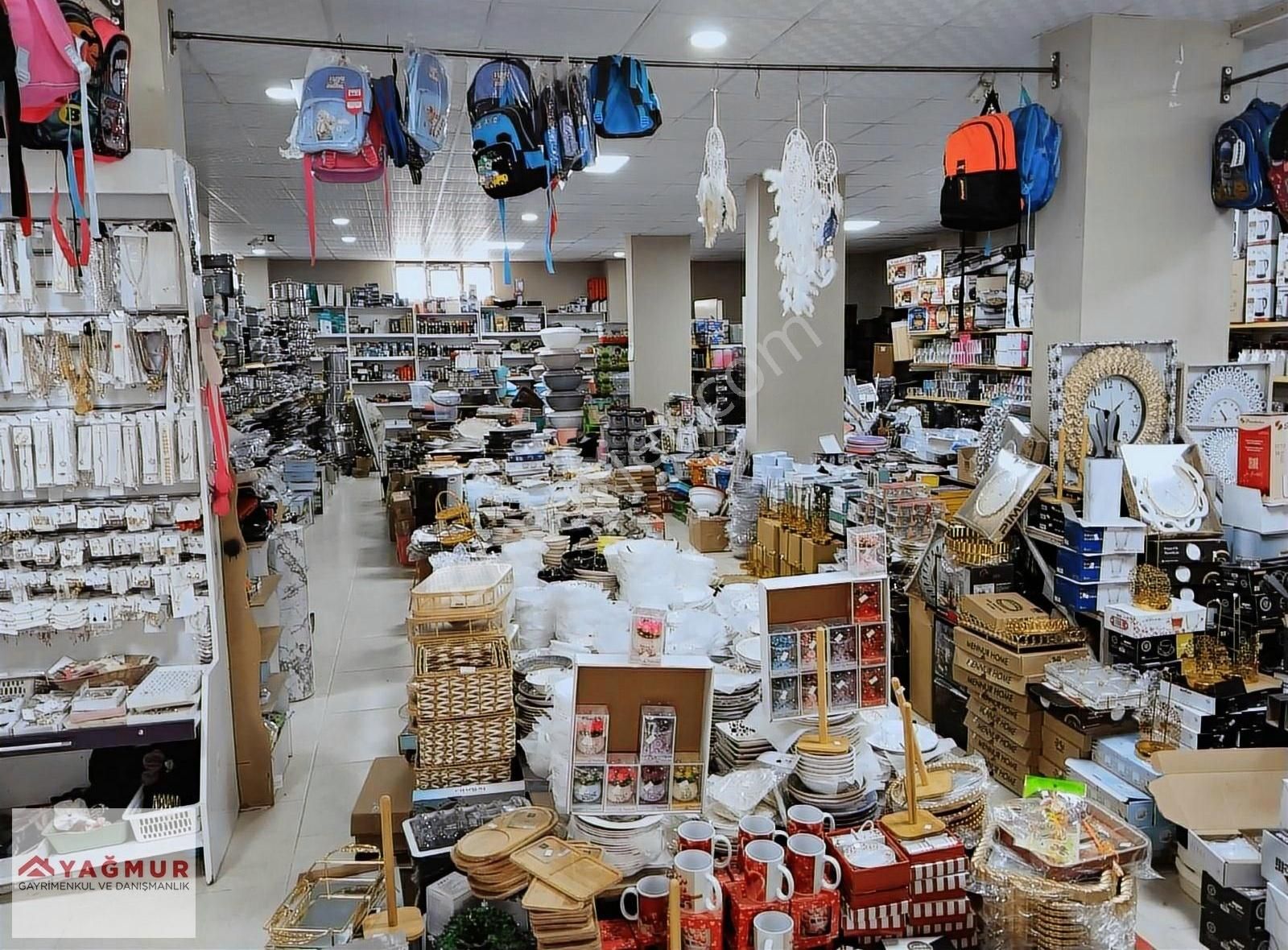 Kızılpınar Bahar Cad.'de Harika Lokasyonda Satılık 295 M2 Dükkan