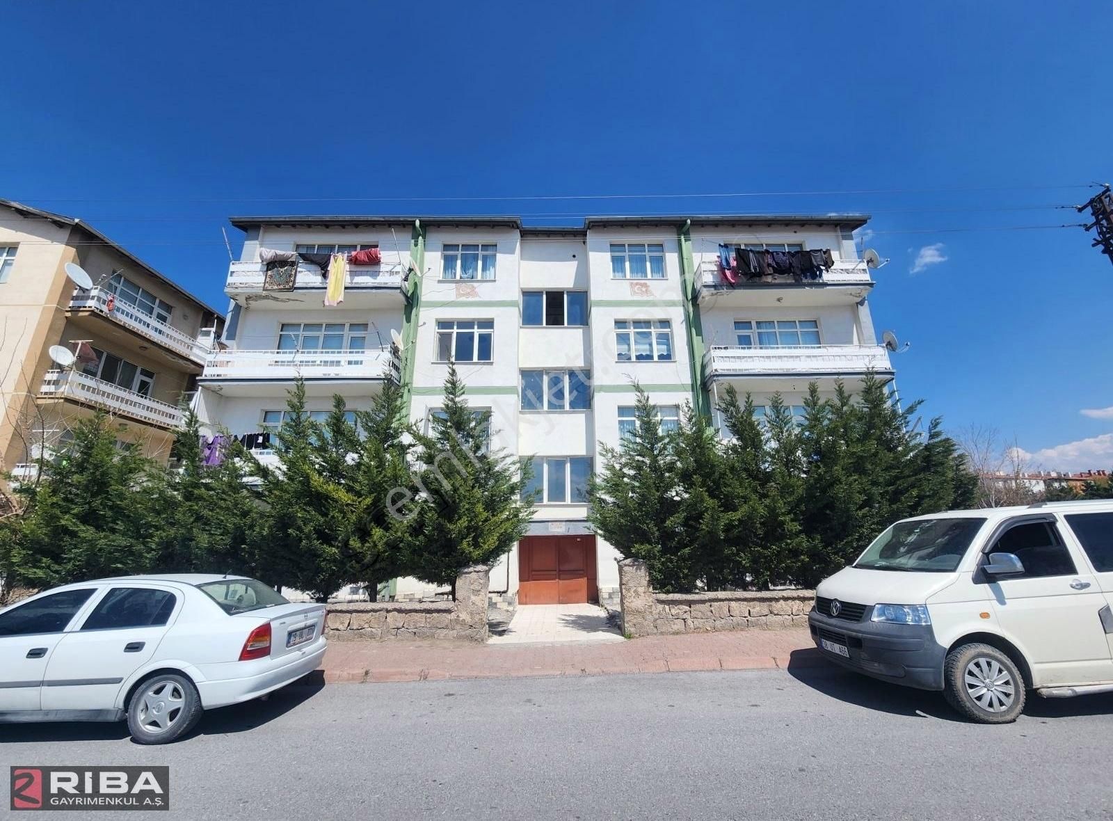 Kayabaşı Satılık 3+1 Pazar Yeri Karşısı Fırsat Daire