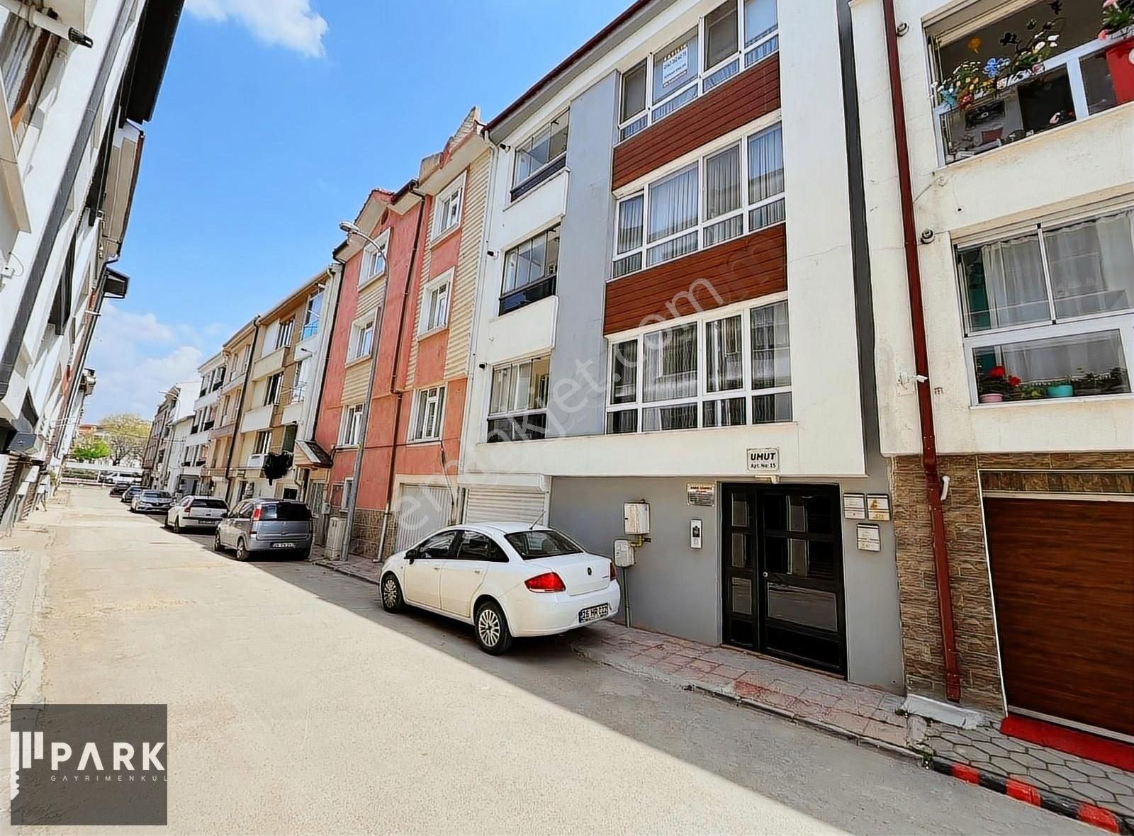 Parkgayrimenkulden Batıkentte Ümit Hastanesi Karşısı Satılık 2+1