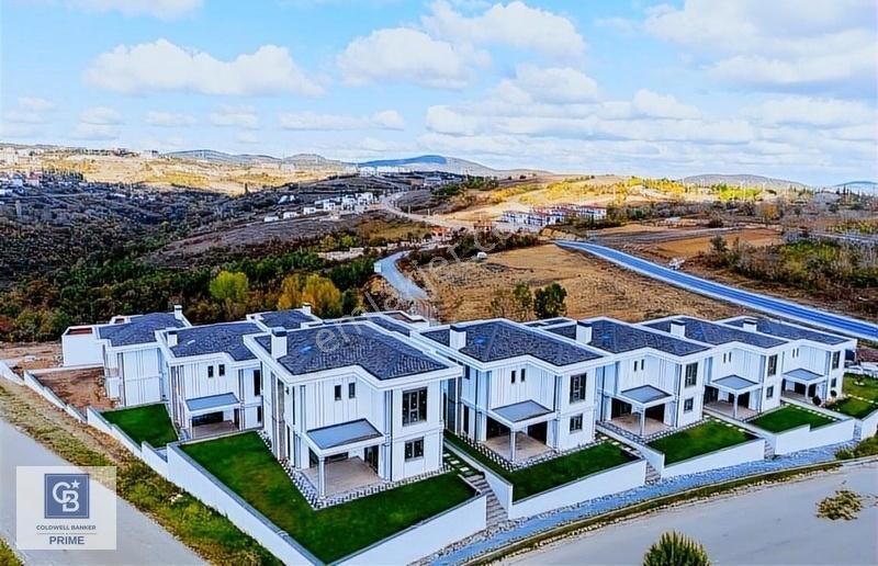 İzmit Kabaoğlu Şık Ve Sakin Bir Yaşam Geniş Bahçe 4+1 Villa