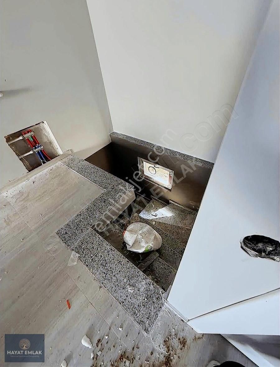 Tuzla Yayla Mahallesi'nde 3 + 1 Satılık