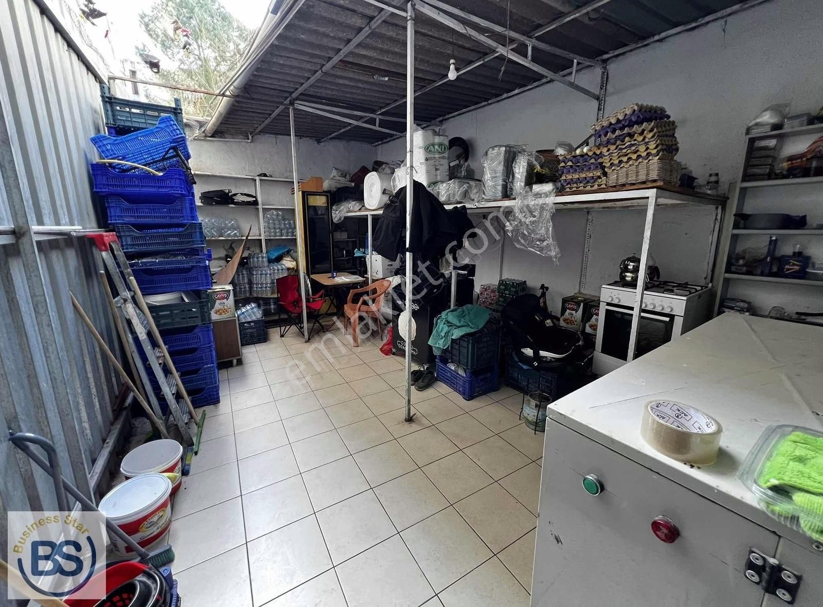 Sakarya Caddesinde , 56 M2 Devren Kiralık Şarküteri