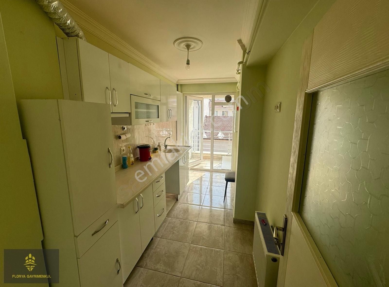 Sütlüce'de İyi Konumda,ferah Ayrı Mutfaklı Kiralık 2+1 Daire