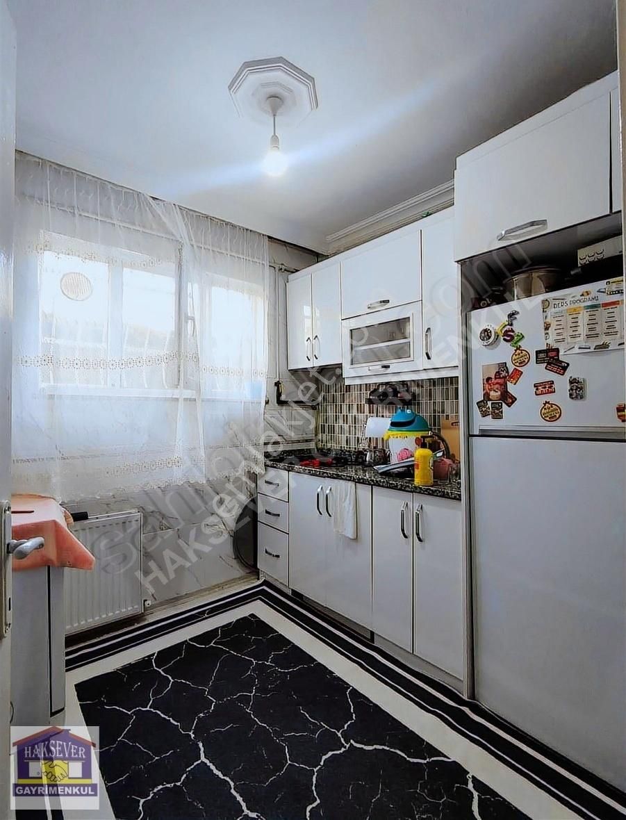 Haksever'den Satılık Temiz Kullanışlı Geniş Hollü Kot 1 Daire