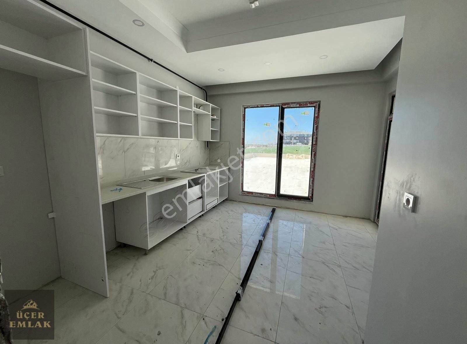 Üçer Emlak'tan Lüleburgaz Zafer Mah. 125m2 Site İçinde Lüx Daire