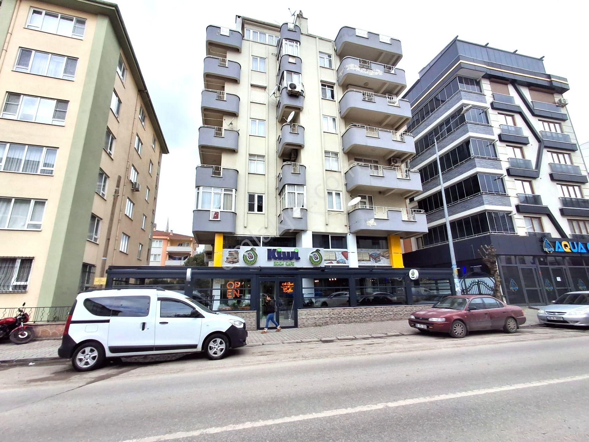 Re/max İnci'den Bahçelievler'de 2+1 Satılık Daire