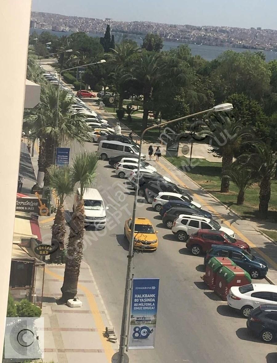 İzmir Karşıyaka Bostanlı Full Deniz Manzaralı 3+1 Satılık Daire