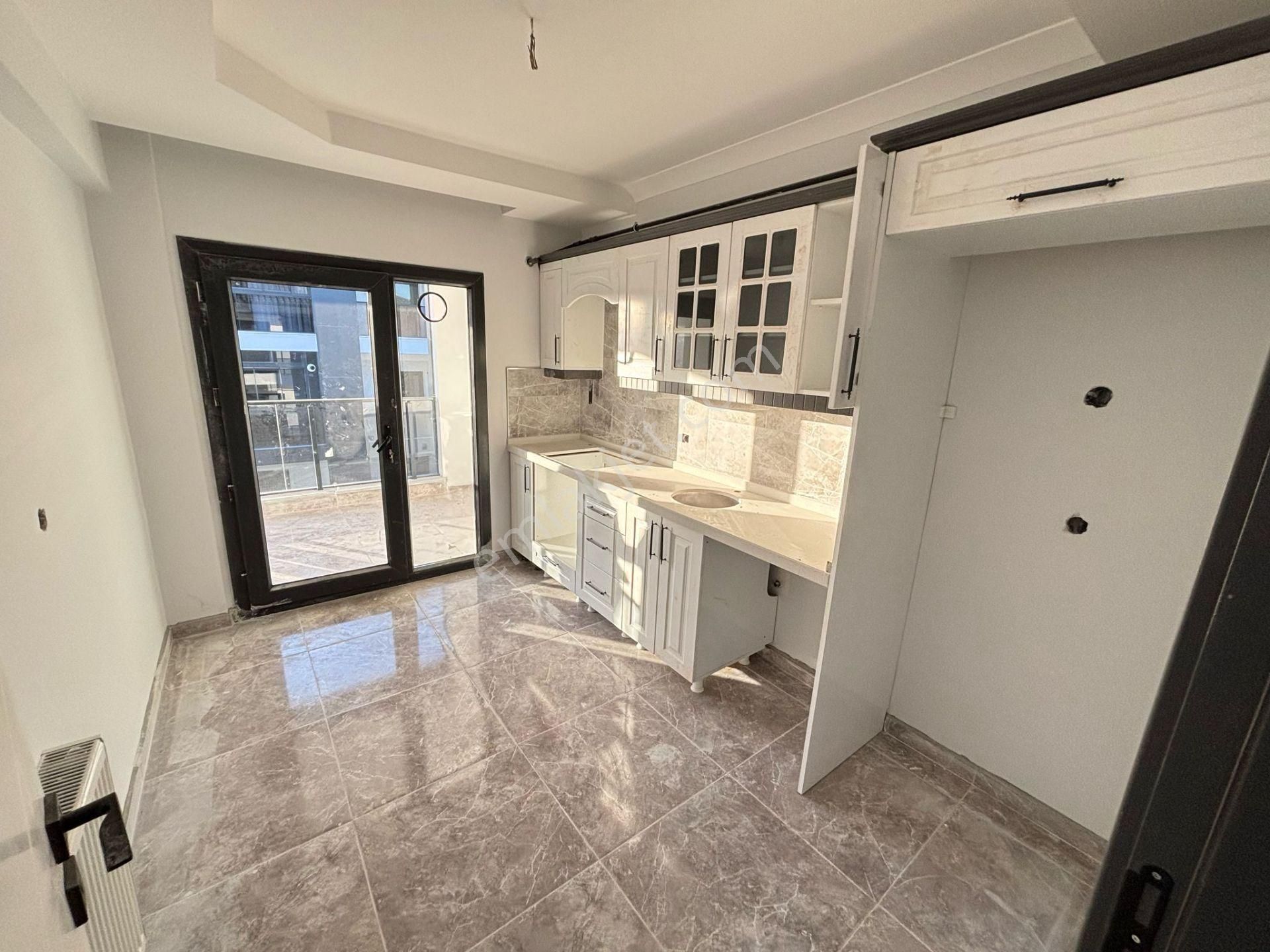 Hatip'te Ali Osman Çelebi Bulvarı Karşısı 2+1 Satılık Site İçi Daire