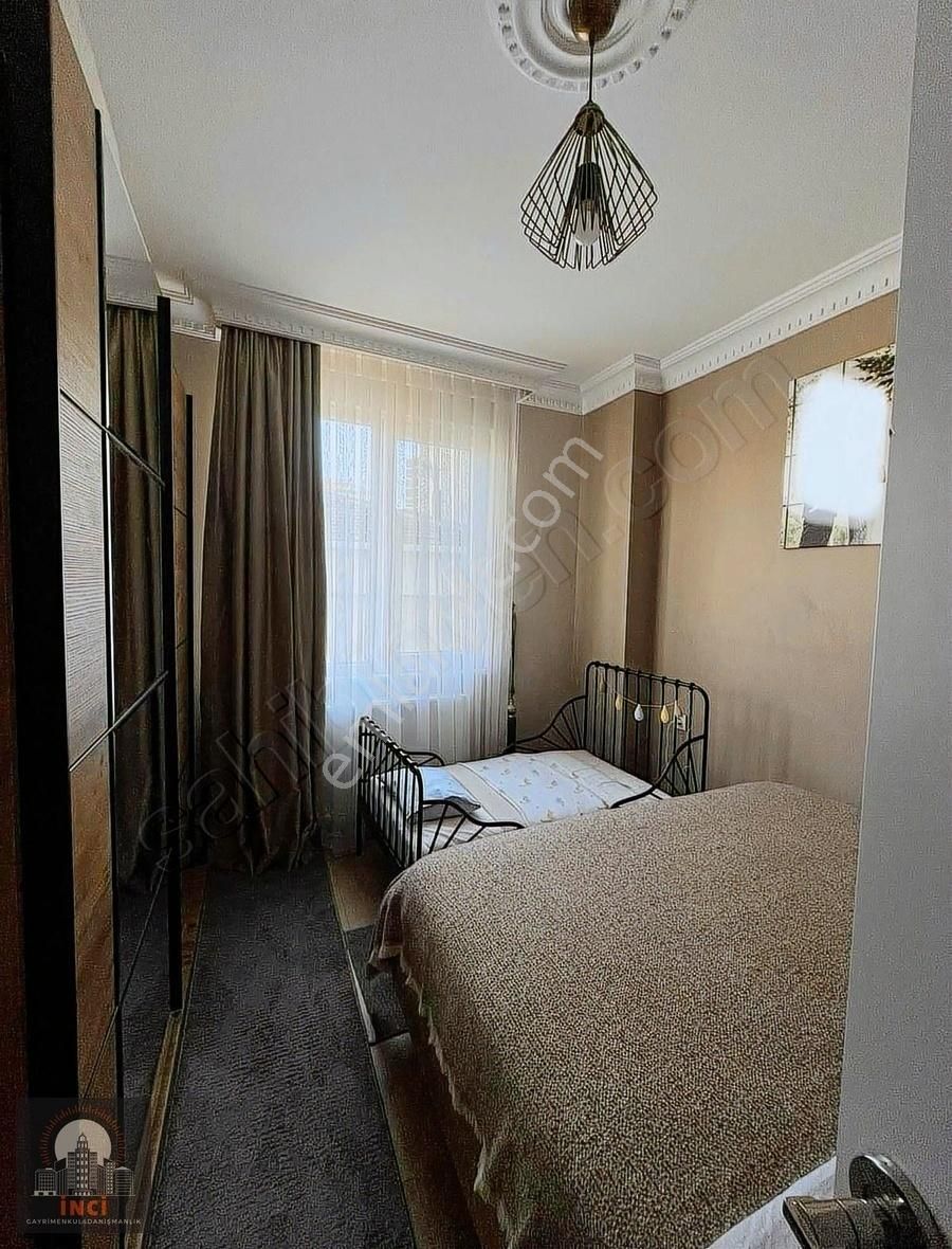 Güneşli Mahallesinde Yürüş Yolunun Arka Sokağında Lüx 2+1 Daire