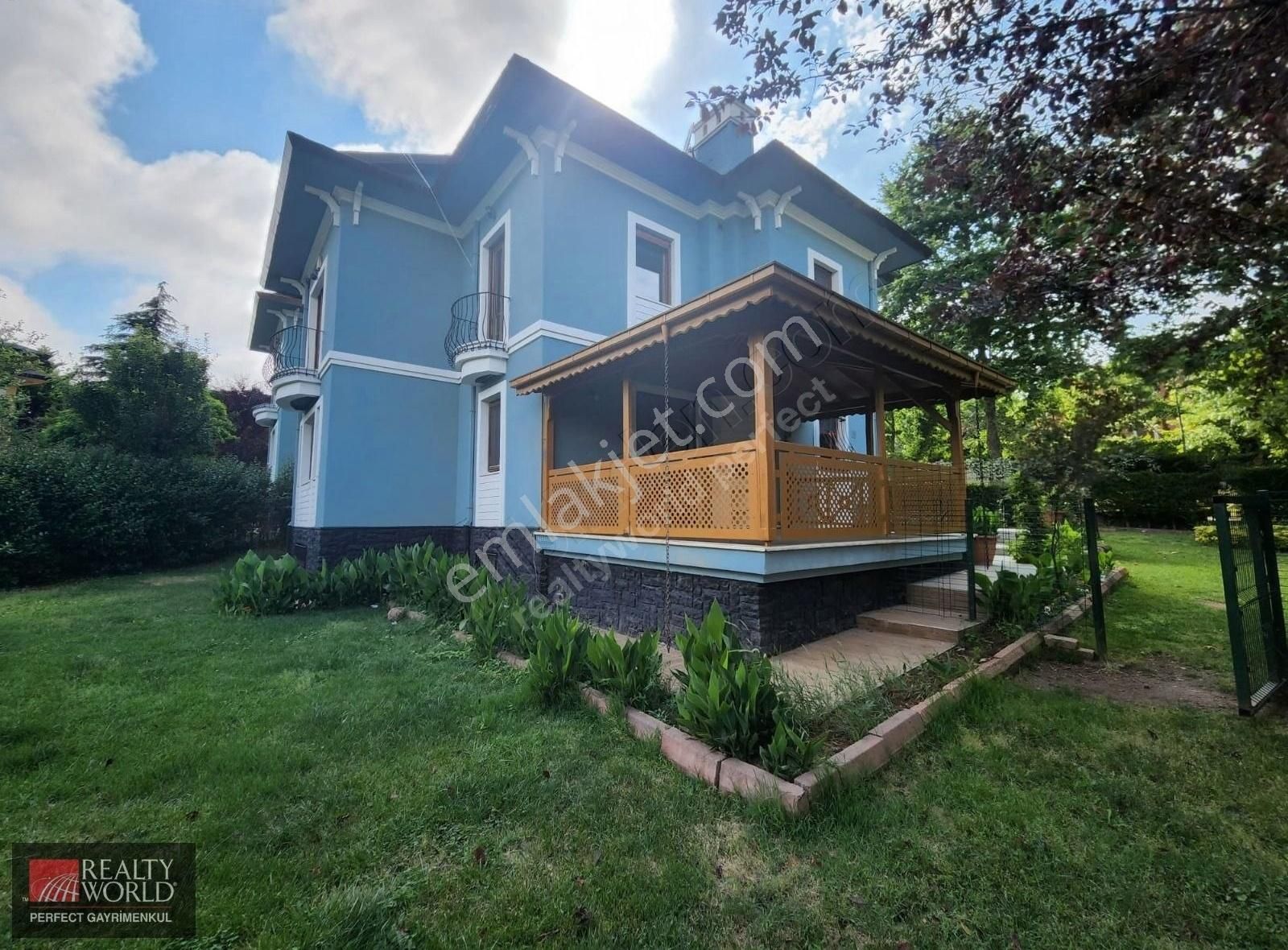 *realty World* Zekeriyaköy Sosyal Tesisli Site'de 6+2 Villa