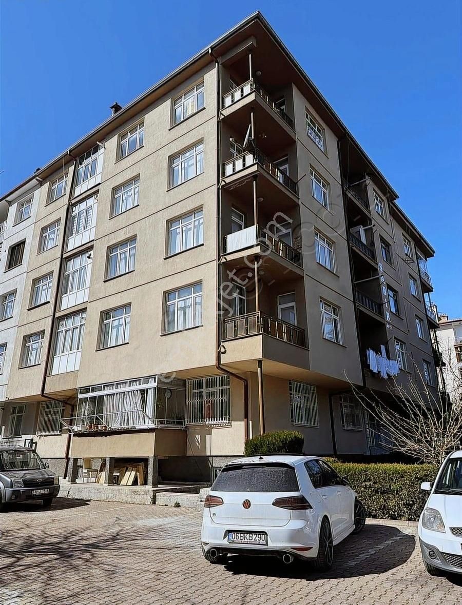 Meram Yaka Cadde Yakını 2+1 Kiralık