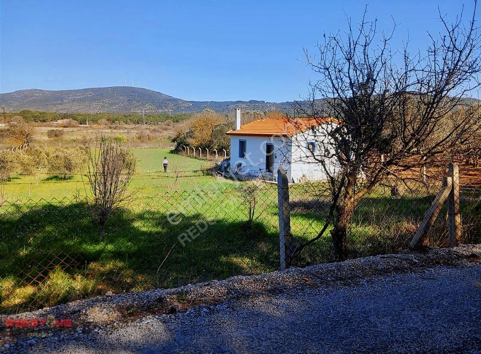 Urla Barbaros Köyünde Satılık Müstakil Tapulu Tarla