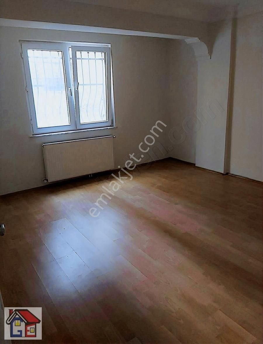 Cumhuriyet Mahallesi Sorunsuz 2007 Yapım Binada, 2+1, Bahçe Katı