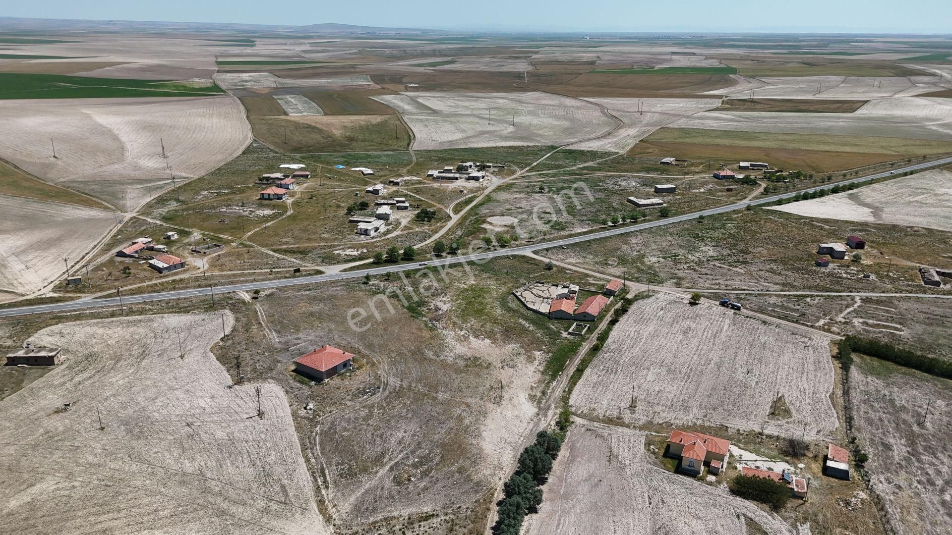 Konya / Cihanbeyli / Yeniceoba Mahallesinde 243 M² Hisse Tapulu İmarlı Arsa