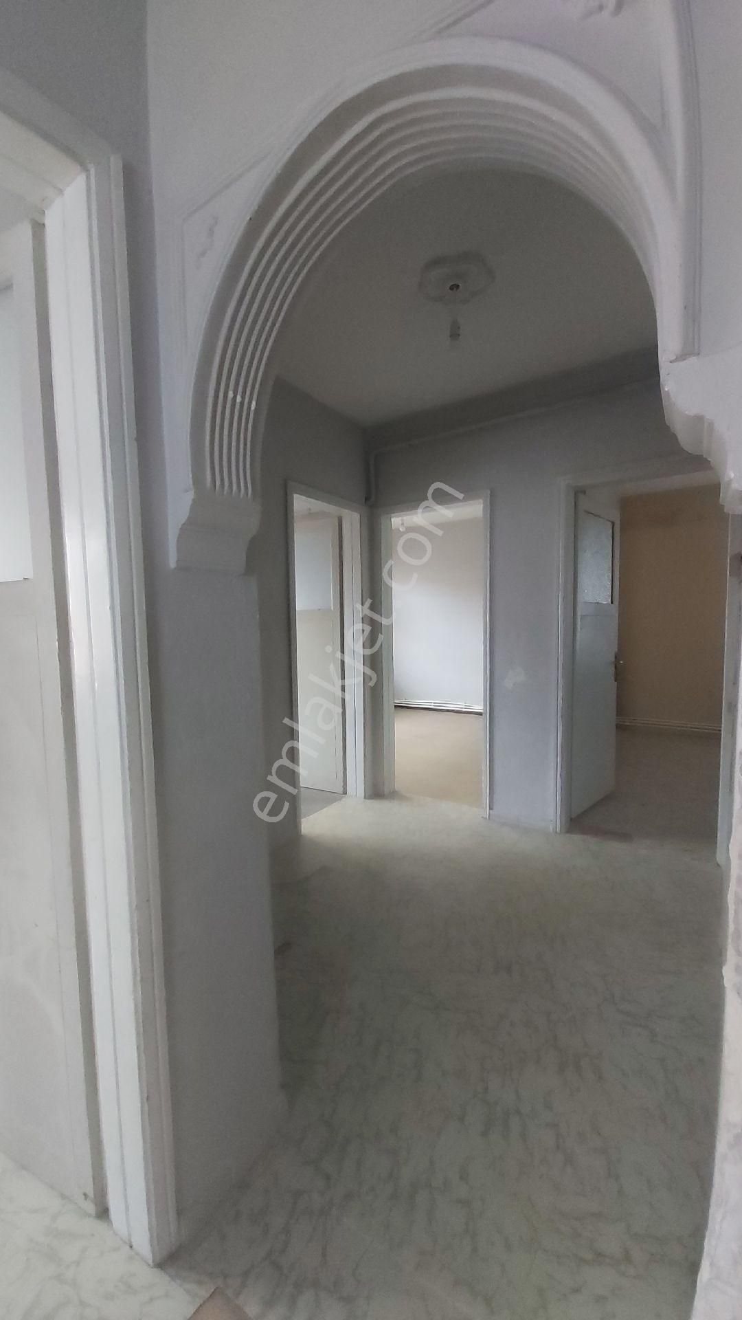 Ara Kat Cadde Üstünde Çok Uygun Daire - Görsel 7