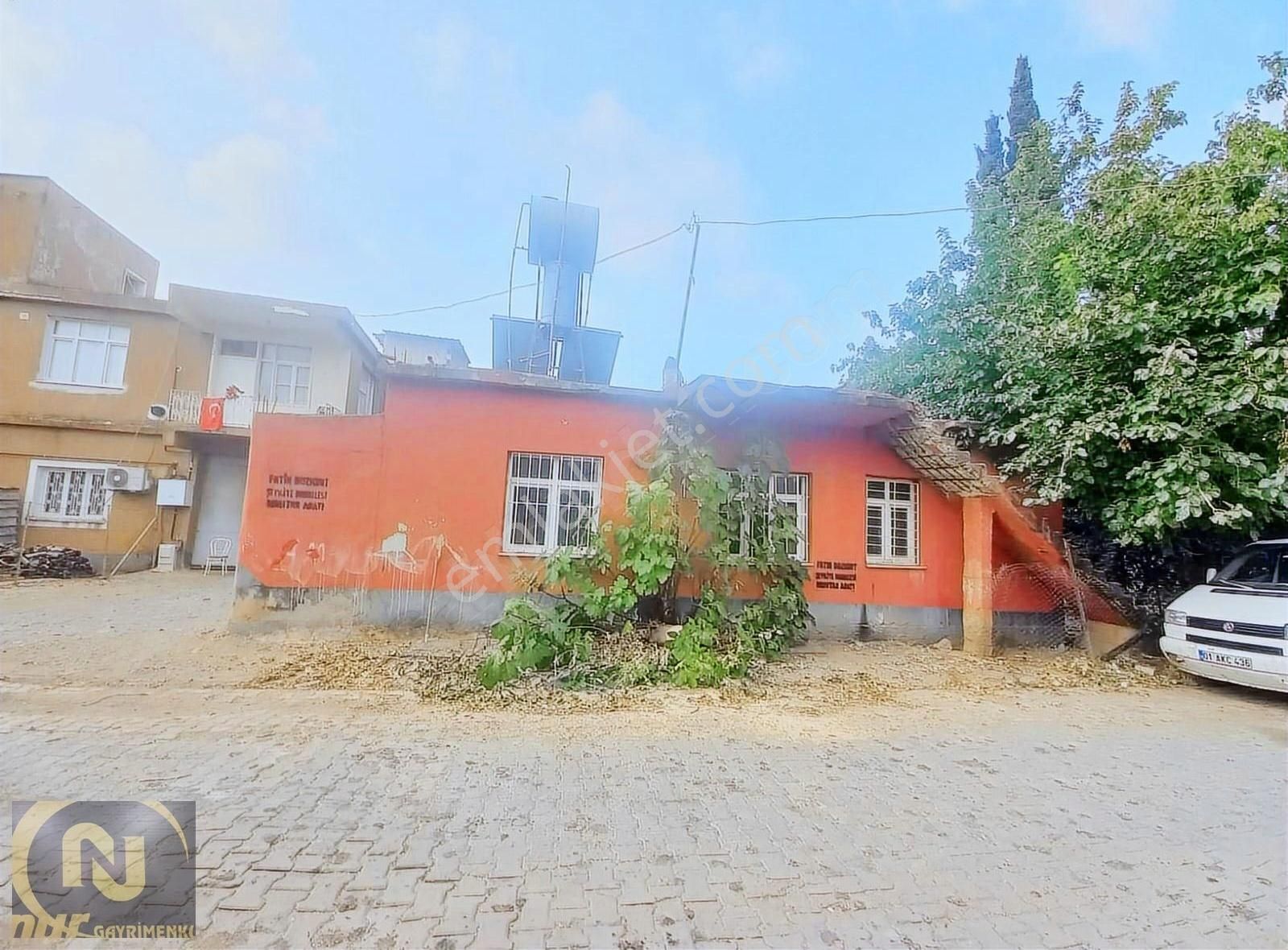 Cumhuriyet İlköğretim Okulu Karşısı Satılık Müstakil Ev