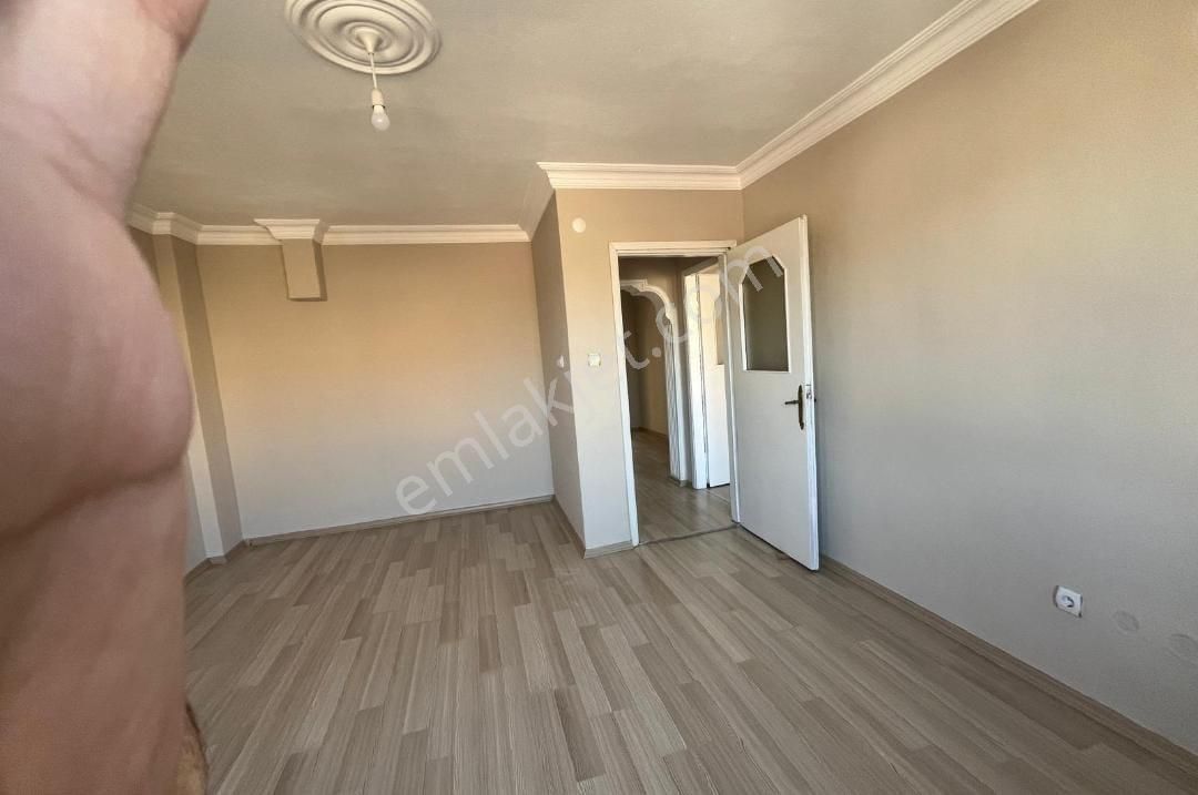Borsa Meydanı Civarı 2+1 Ara Kat Masrafsız Acil Satılık Daire