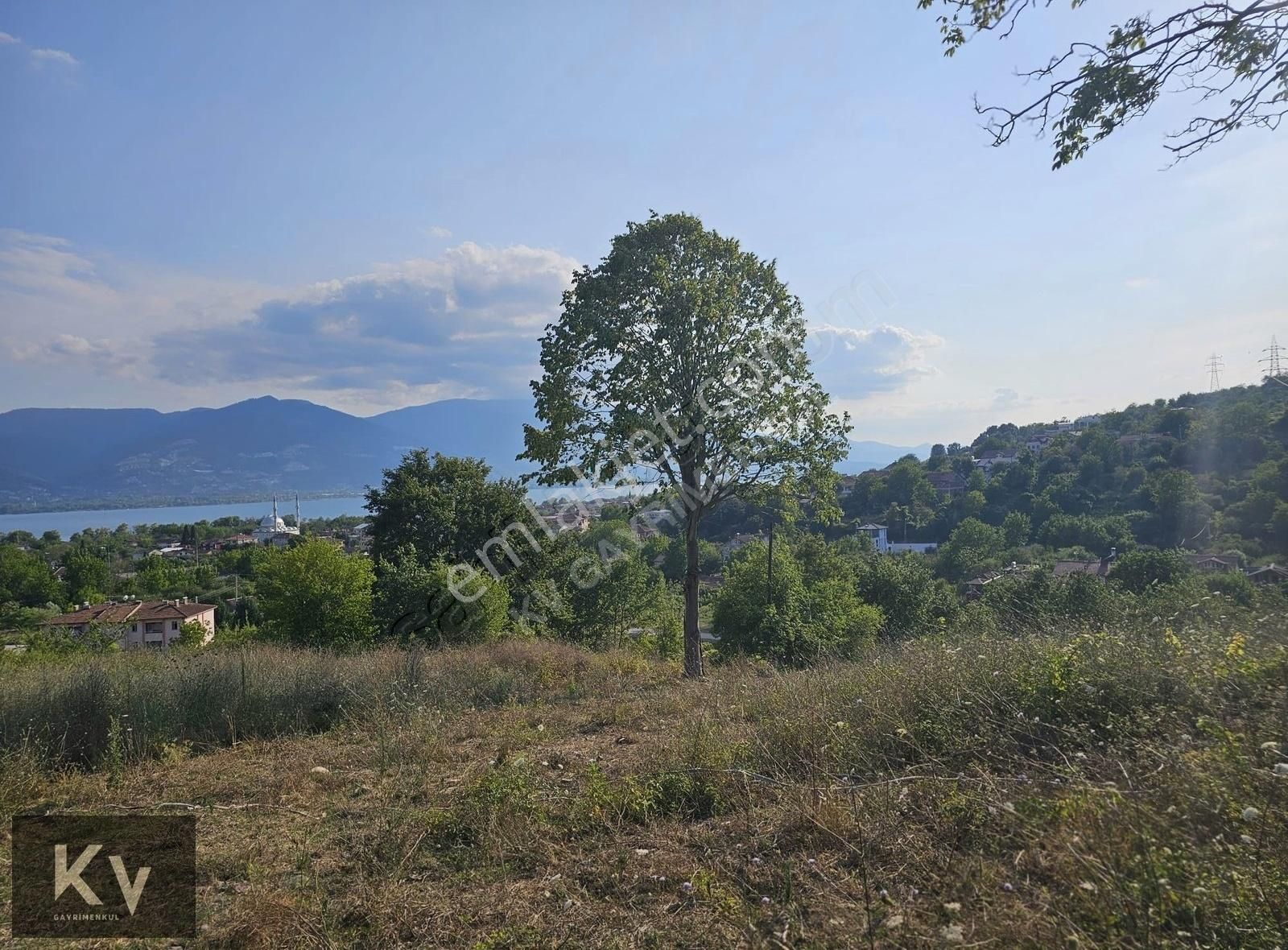 Kv Gayrimenkul'den Muhteşem Göl Manzaralı 12016 M² Kiralık Arsa