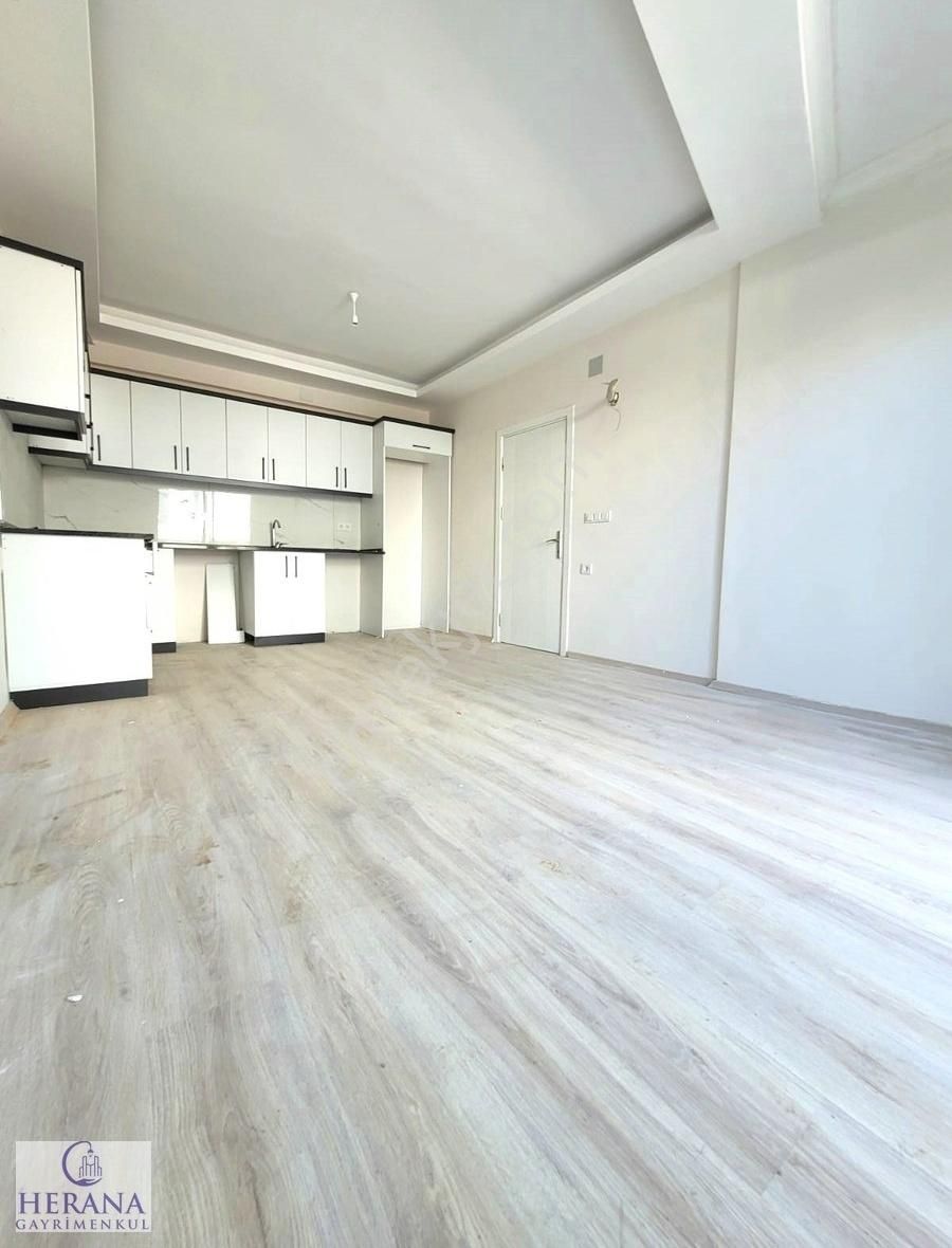 Denize 2km Kendine Ait Bahçe Kullanım Alanı Olan Yeni Yapı 2+1