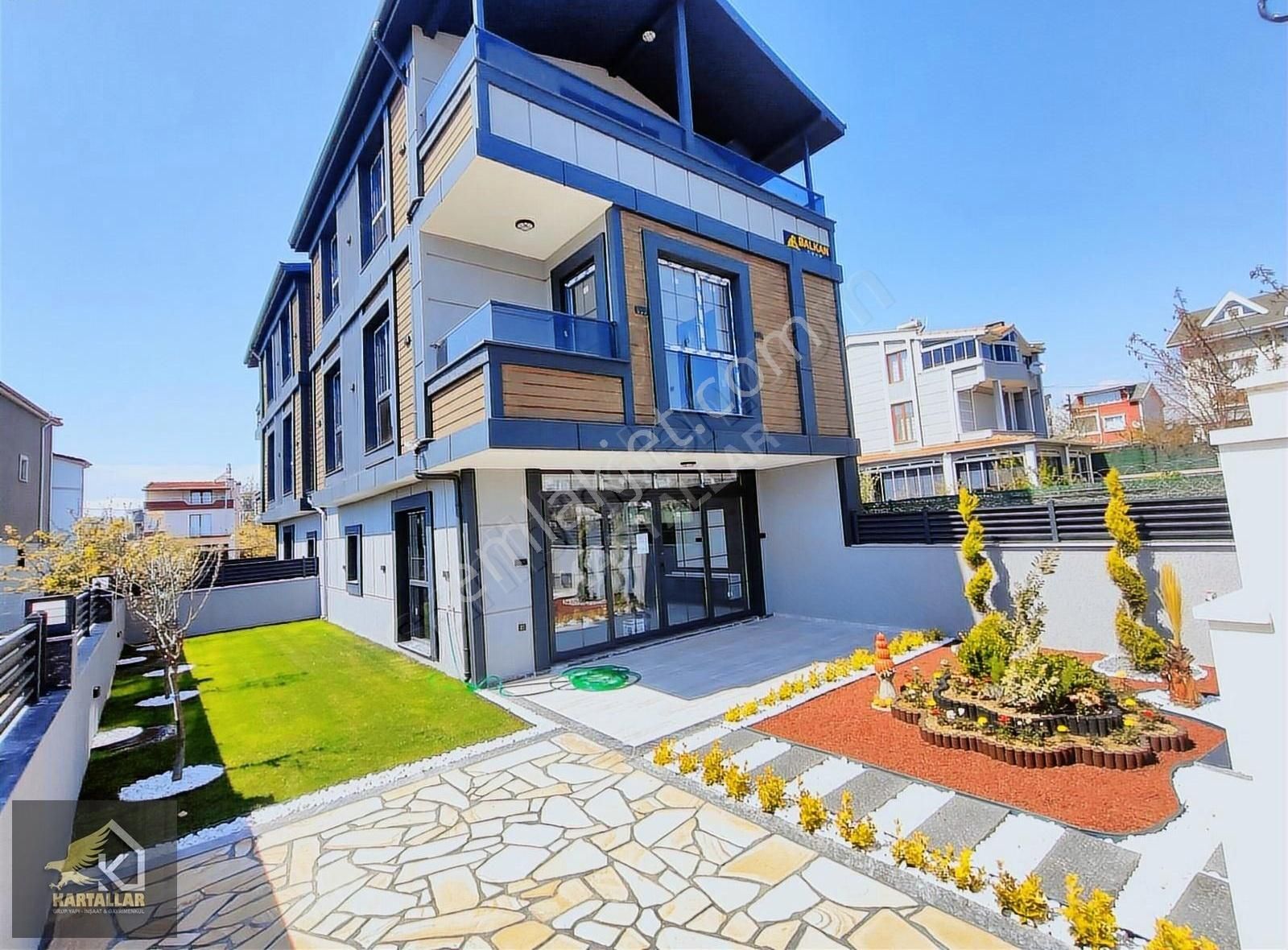 Kartallar'dan Kaliteli Ve Şık,büyük Bahçeli Deniz Manz. Yazlık.