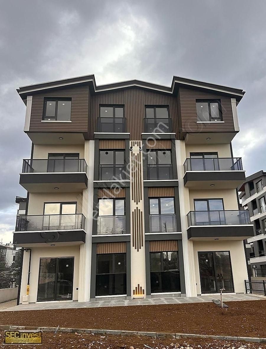 İncek'te Merkezi Konumlu 1+1 Bahçe Kullanımlı Daire
