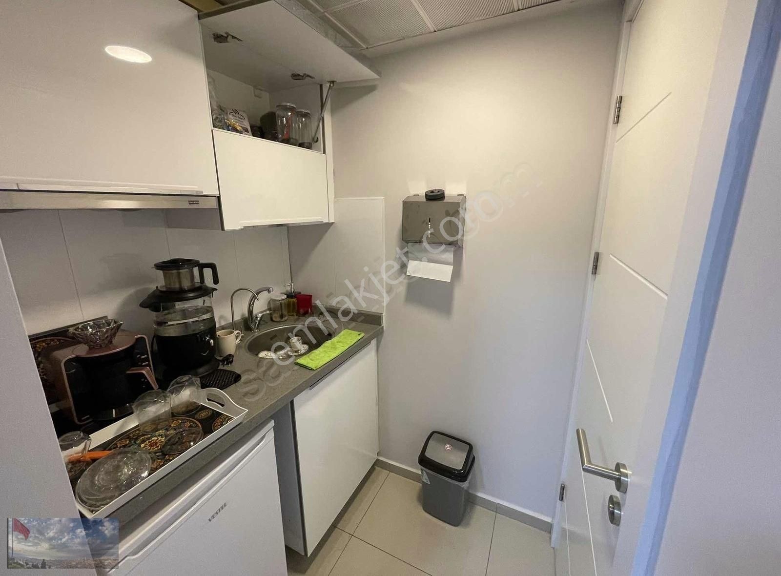Bayraklı Adliye Muhitinde Satılık Ofis Tipi Daire