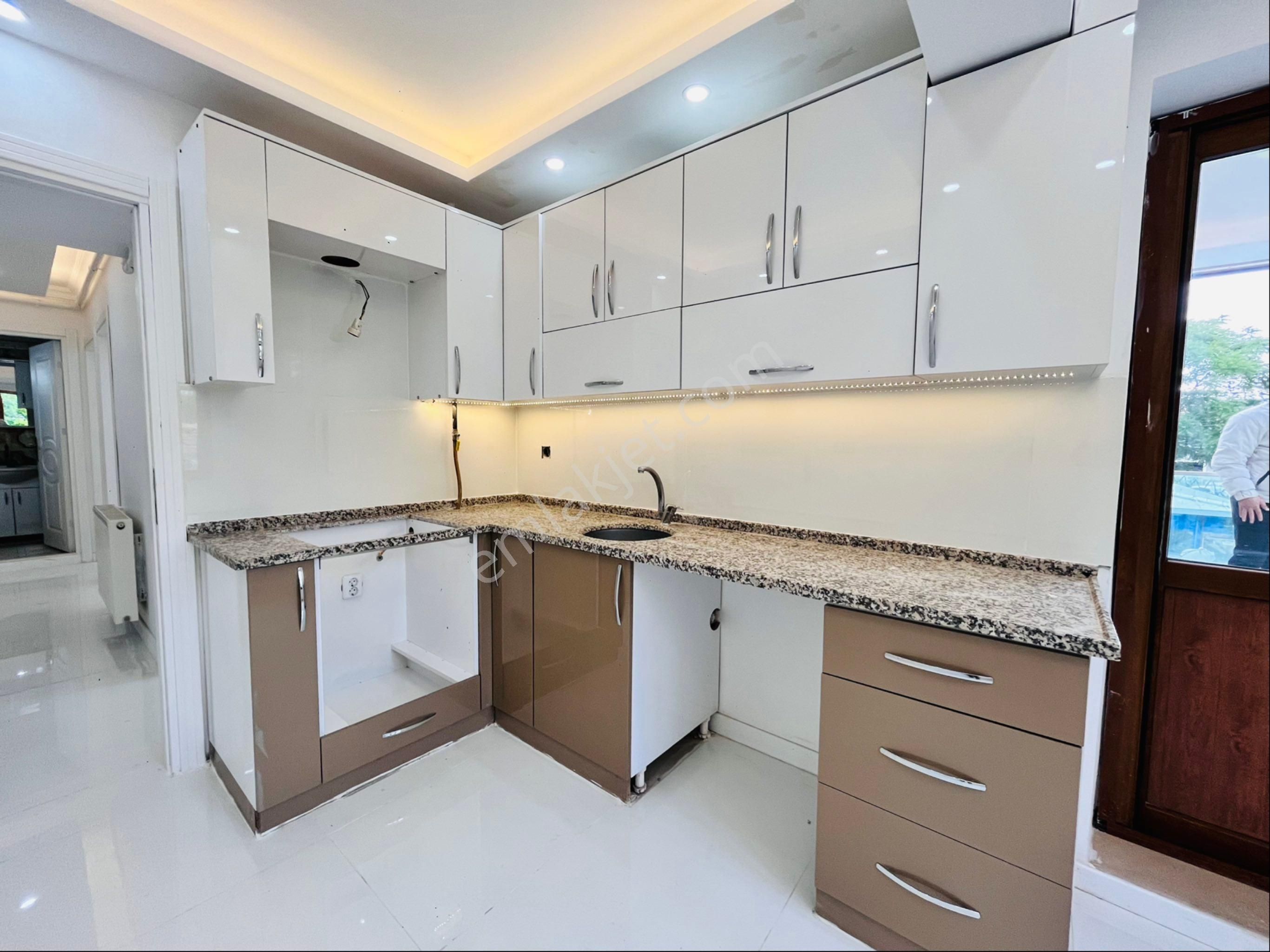 Yeni Mh. 9 Yaşında Önü Açık Parka Bakan 3+1 Arakat Lüx Daire