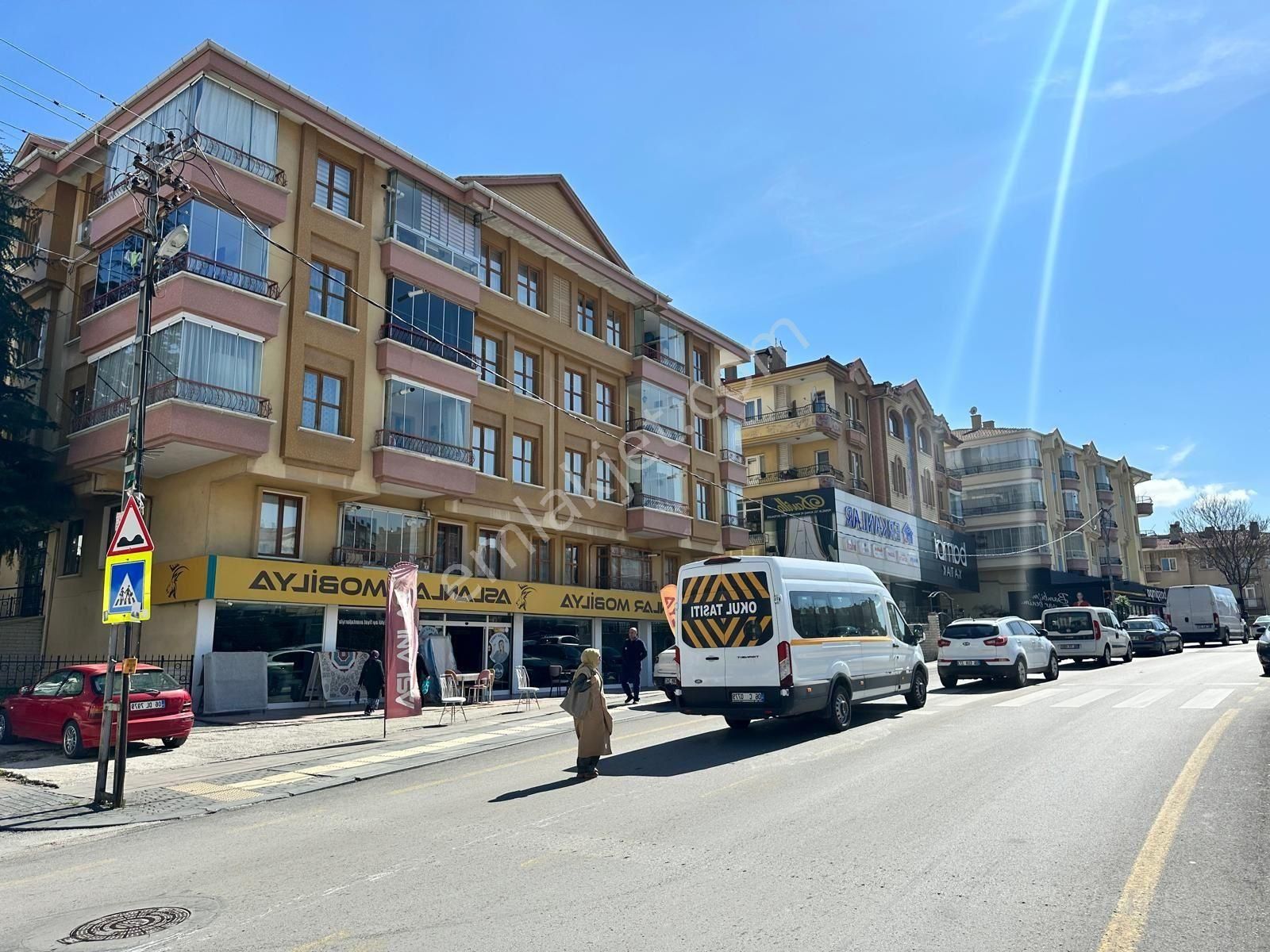 Relax'tan Ayvalı Seval Caddesi Üzeri Yeni Bina Sokak Cephe 3+1