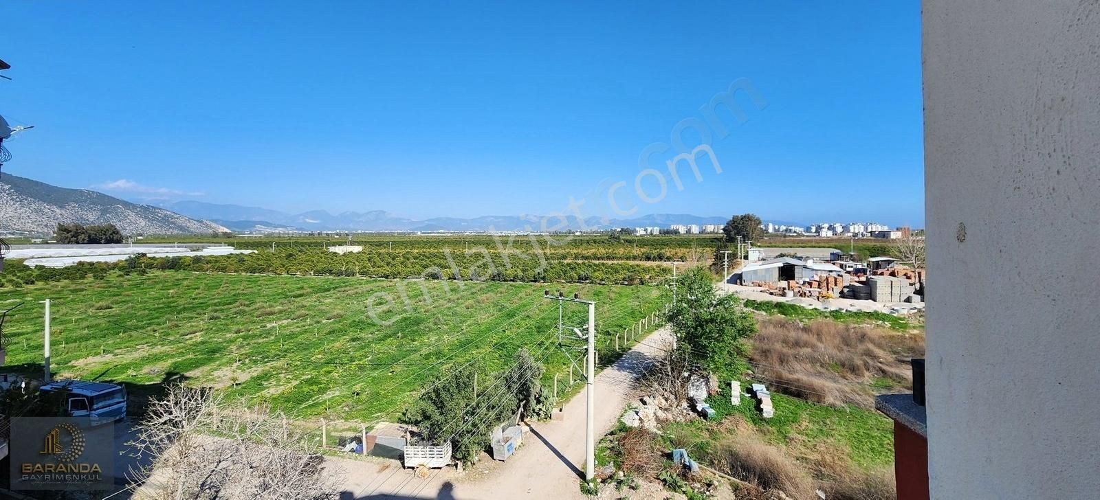 Finike Kum Mahallesi Doğa Manzaralı Satılık 2+1 Daire
