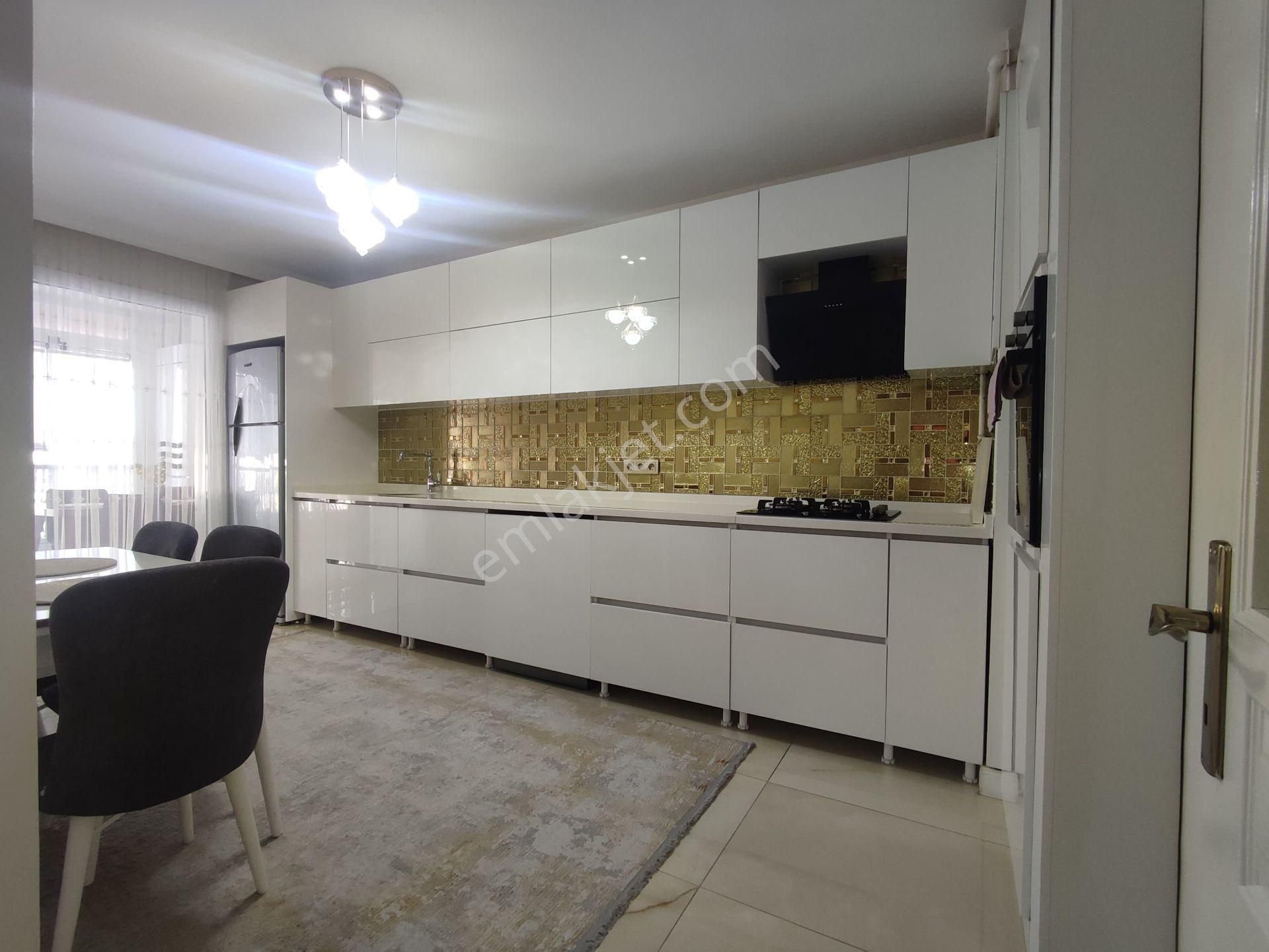 Yılmaz Gayrımenkulden Ful Yapılı 4+1 Masrafsız Daıre Sıncan Merkezde