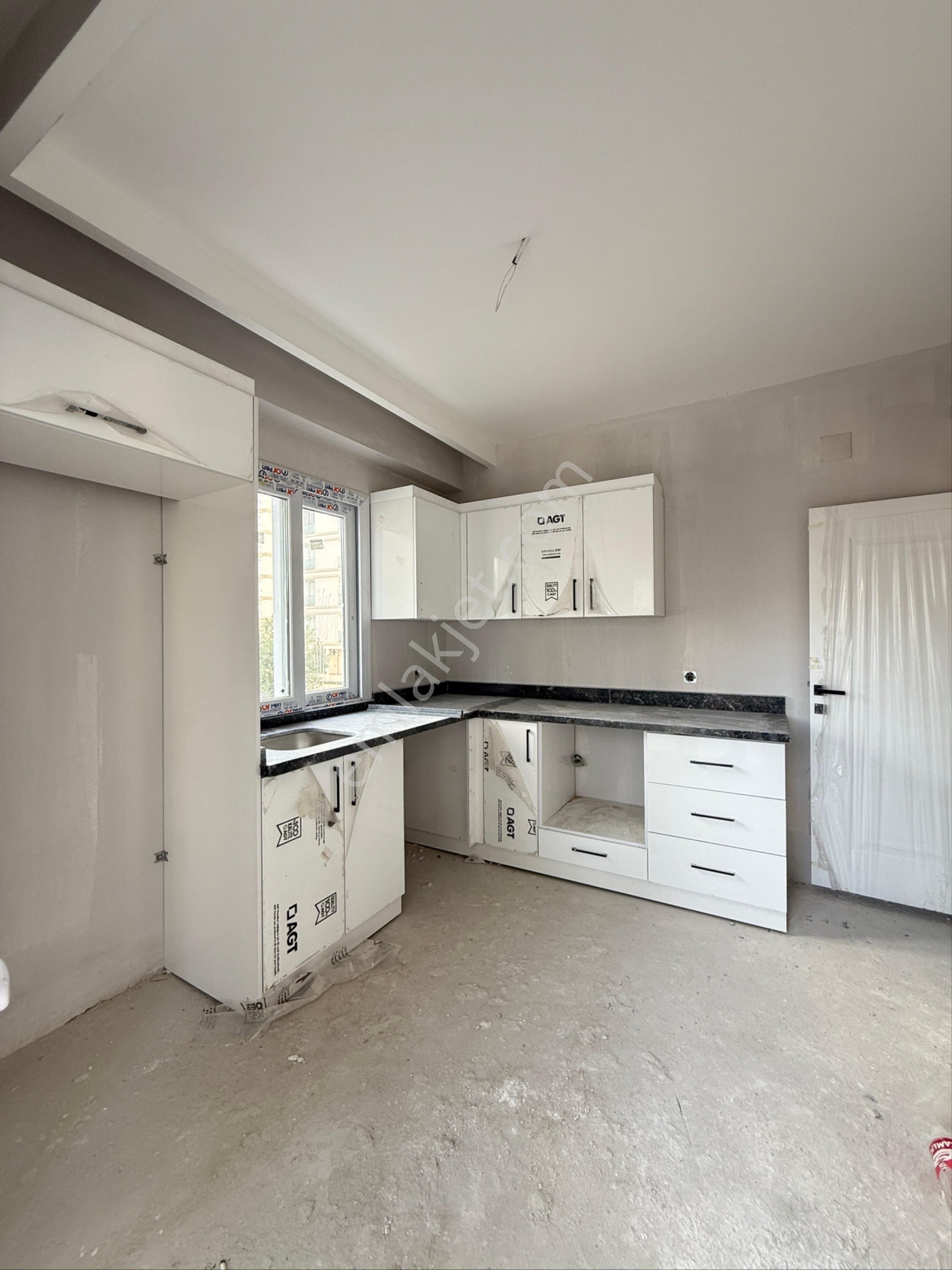 Huzurevleri Mahallesinde Sıfır 3+1 Kapalı Mutfak Çift Banyo Giyinme Odalı Direk Hasarsız !! - Görsel 14