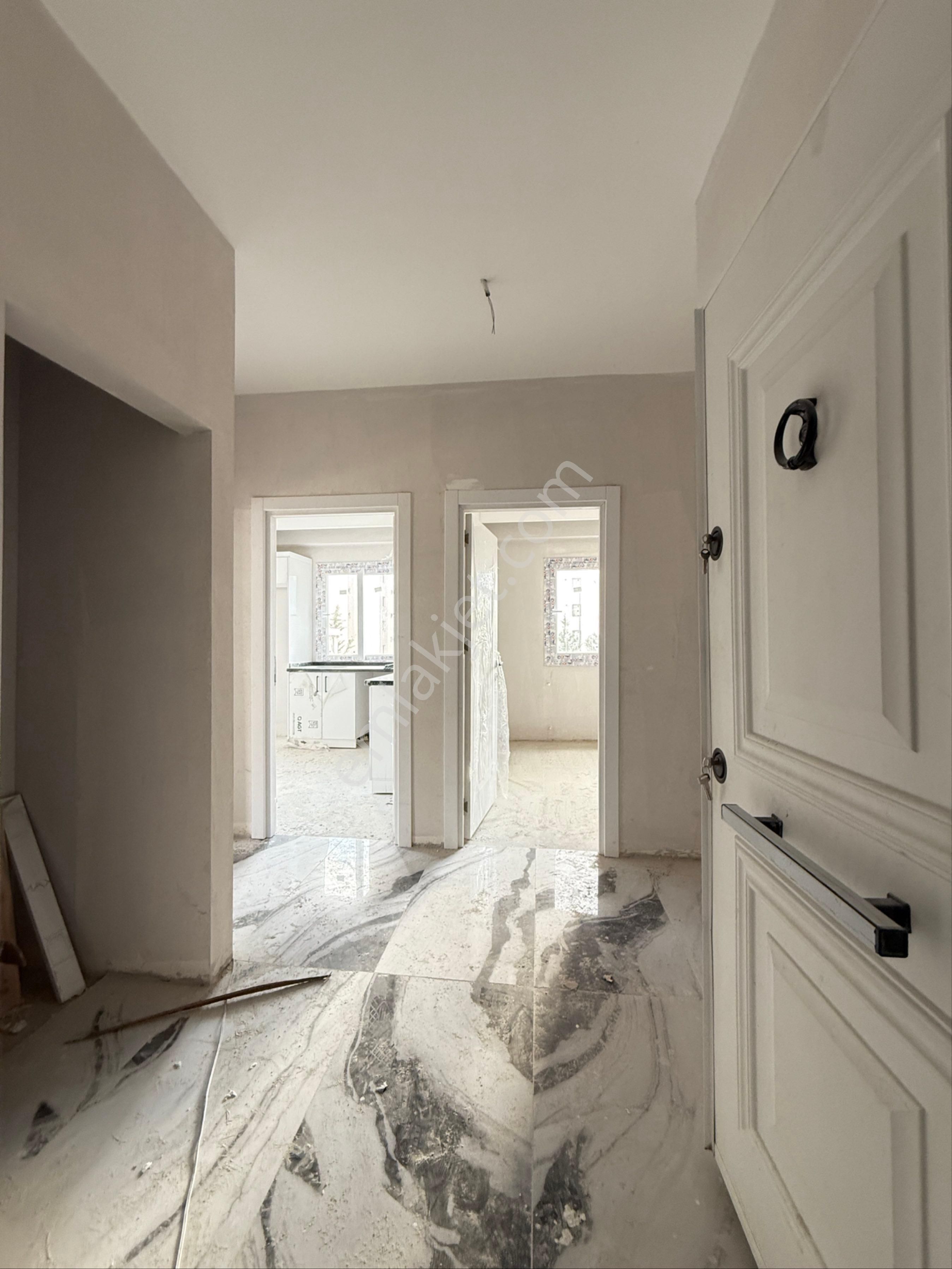 Huzurevleri Mahallesinde Sıfır 3+1 Kapalı Mutfak Çift Banyo Giyinme Odalı Direk Hasarsız !!
