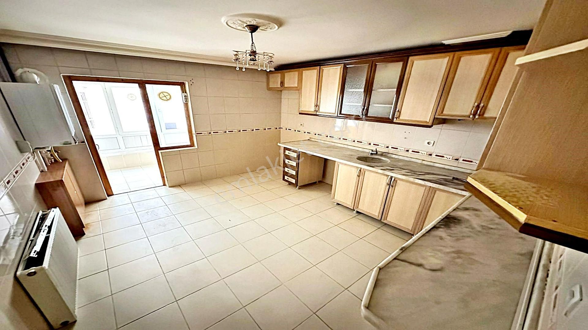 Atapark Merkezde 4+1 150m2 Asansörlü Kalabalık Ailelere Özel!
