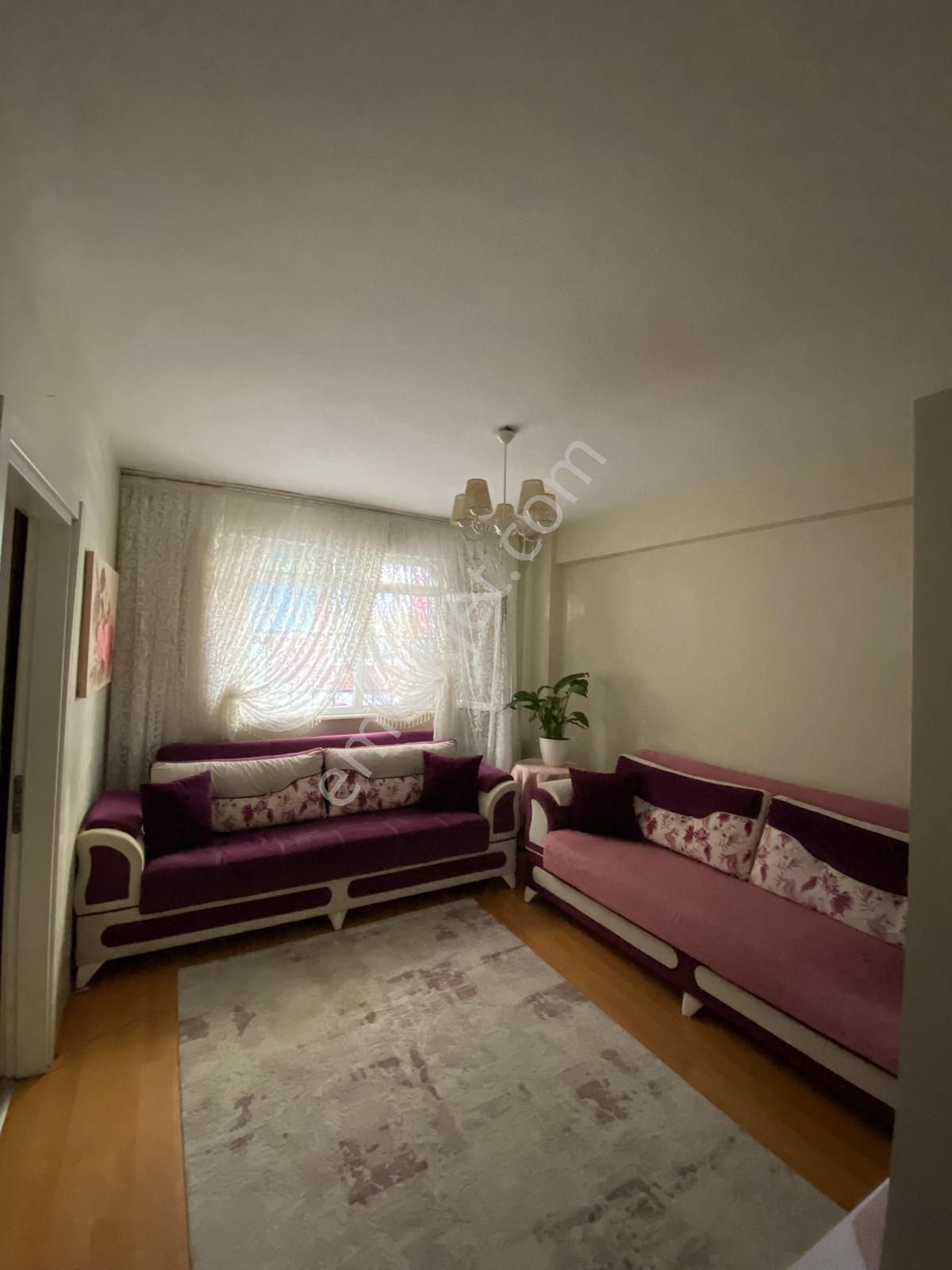 Bayrampaşa Altıntepsi Ayvalıdere 1 Sokak Bahçe Katı Kodu Yüksek 70 M2 Kullanışlı Rutubet Nem Yok