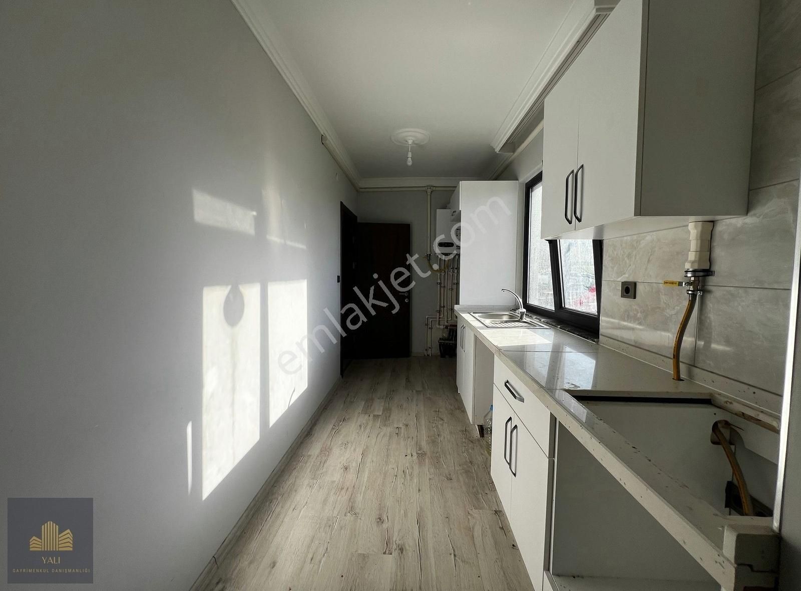 Yalı Gayrimenkul'den Site İçerisinde 2+1 Giriş Kat Kiralık Daire