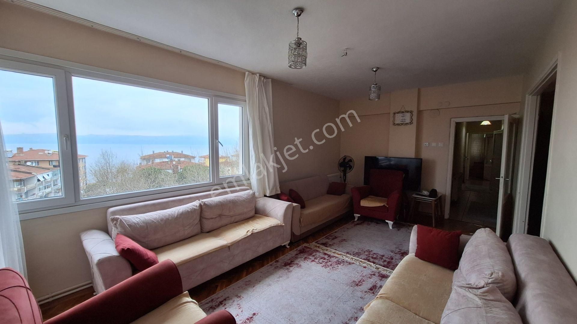 Kocaeli Karamürsel 4 Temmuz Mah. Satılık 3+1 Eşyalı Daire