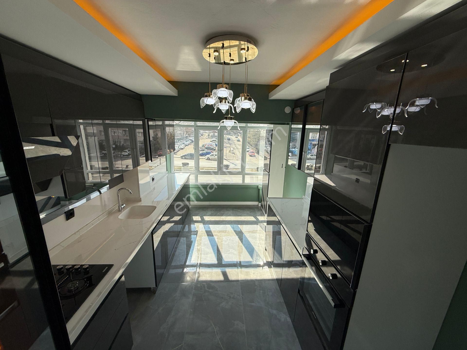 Sincan Selçuklu Mah Ön Cephe Asansorlu 3.arakat 125m2 Daire
