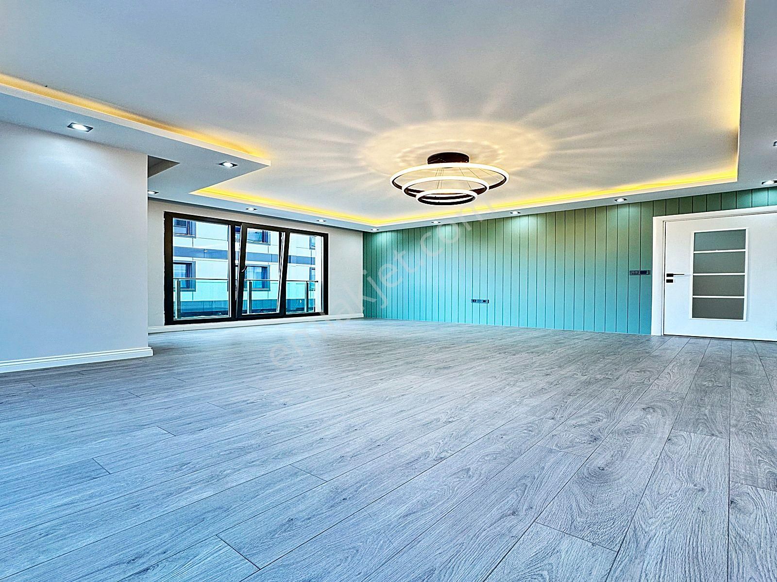 Beylikdüzü Marmara Mahallesi'nde Site İçinde Villa Tipi 3+1 Daire!!