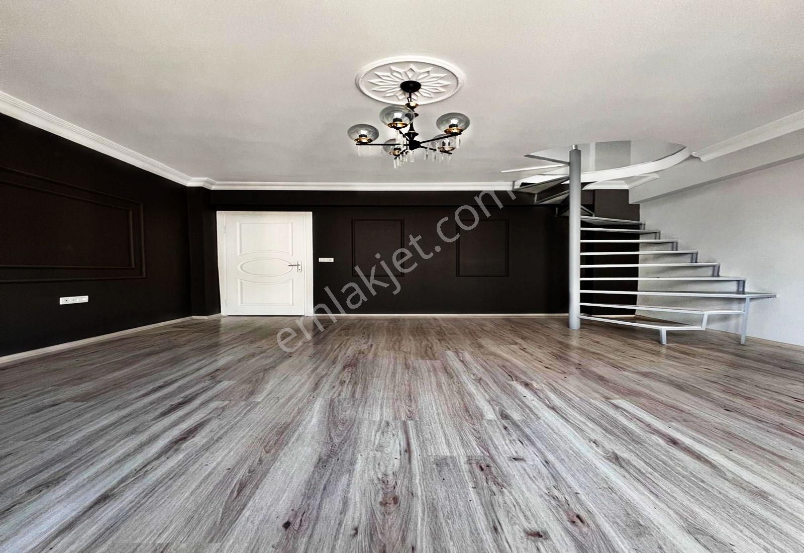Mehterçeşme Mahallesinde 3+2 220 M2 Kalabalık Ailelere Bir Daire Parasına İki Daire Sunuyoruz!!!!