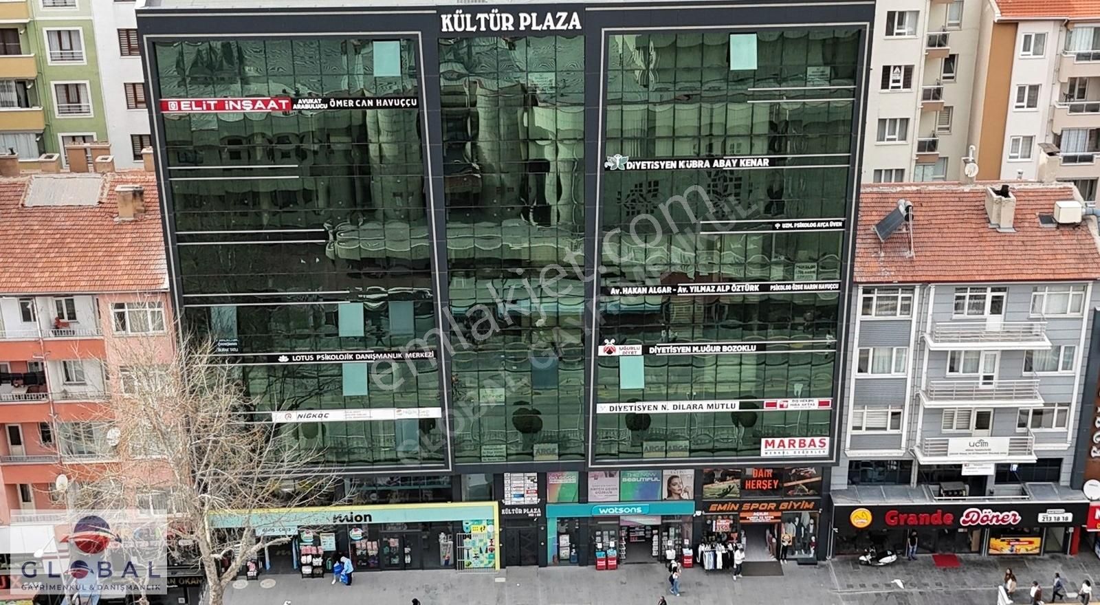 Çarşı Merkez Satılık Plazada 1+1 Geniş Ofis