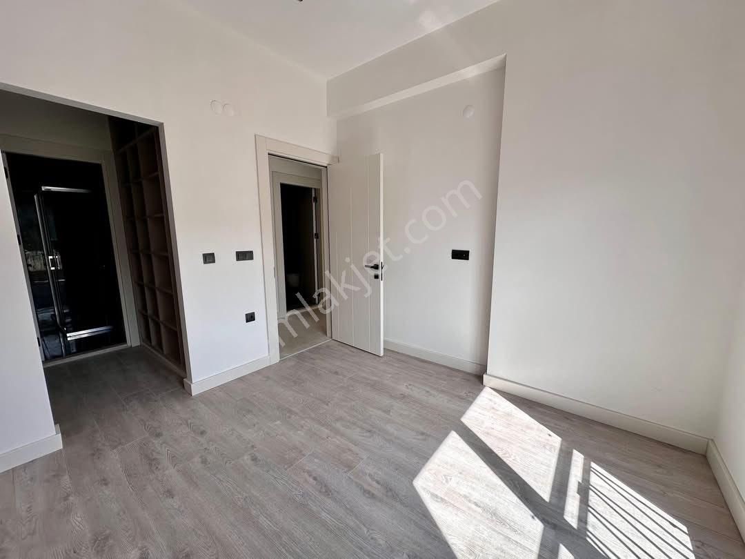 Kuşadasında Havuzlu Site İçerisinde 2+1 Geniş Kullanımlı Satılık Lüks Daire - Görsel 11