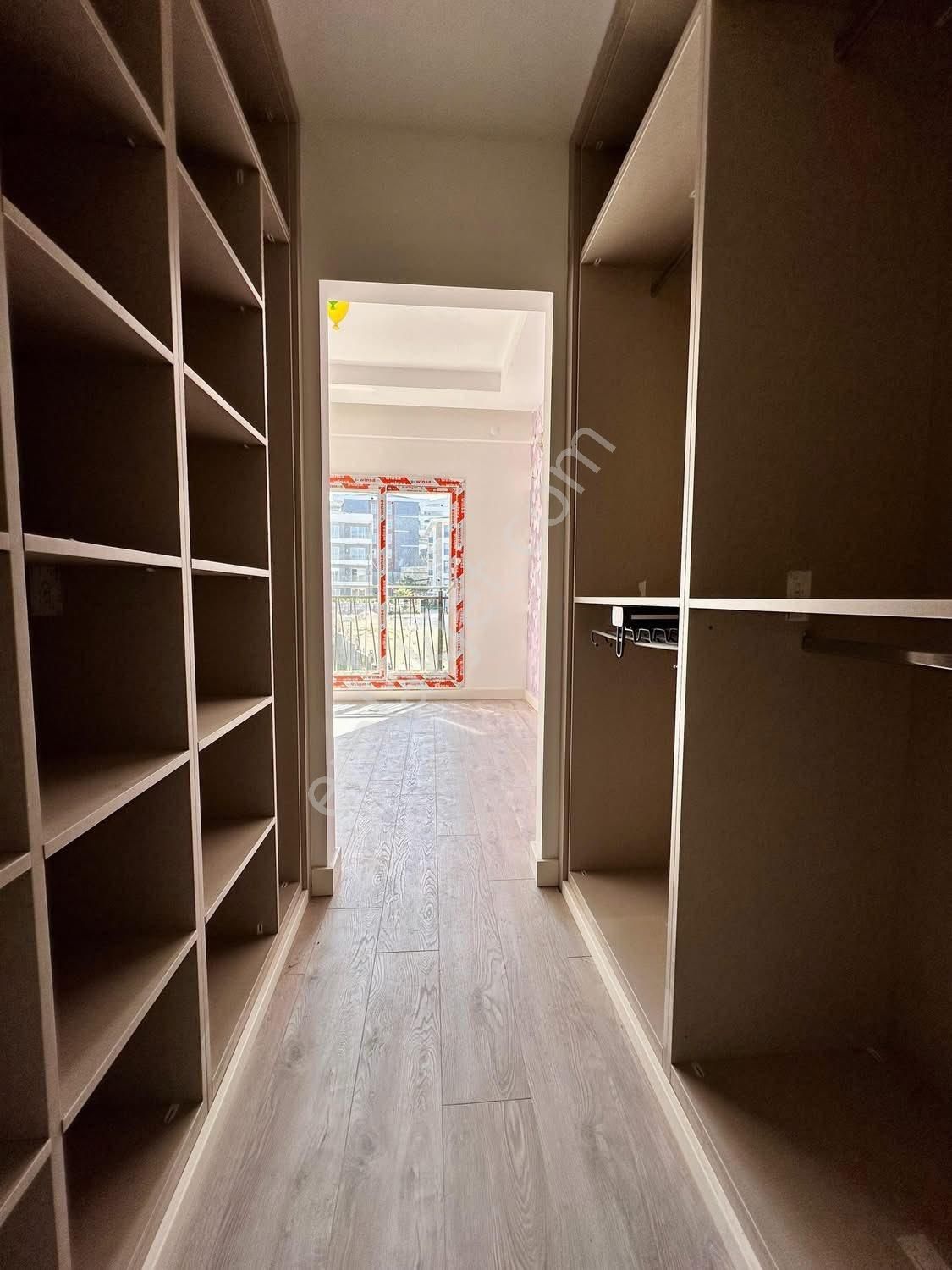 Kuşadasında Havuzlu Site İçerisinde 2+1 Geniş Kullanımlı Satılık Lüks Daire - Görsel 9