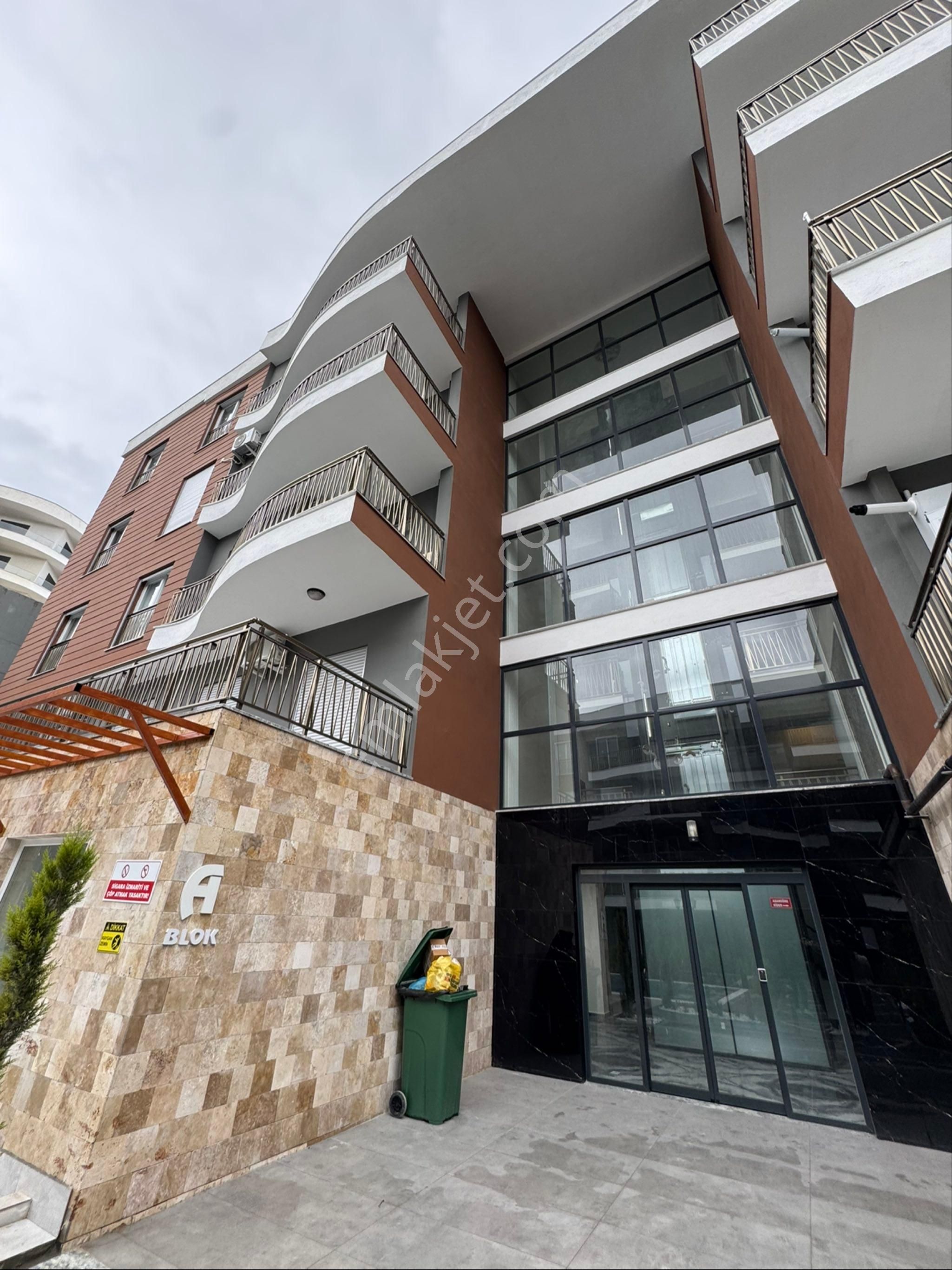 Kuşadasında Havuzlu Site İçerisinde 2+1 Geniş Kullanımlı Satılık Lüks Daire - Görsel 17