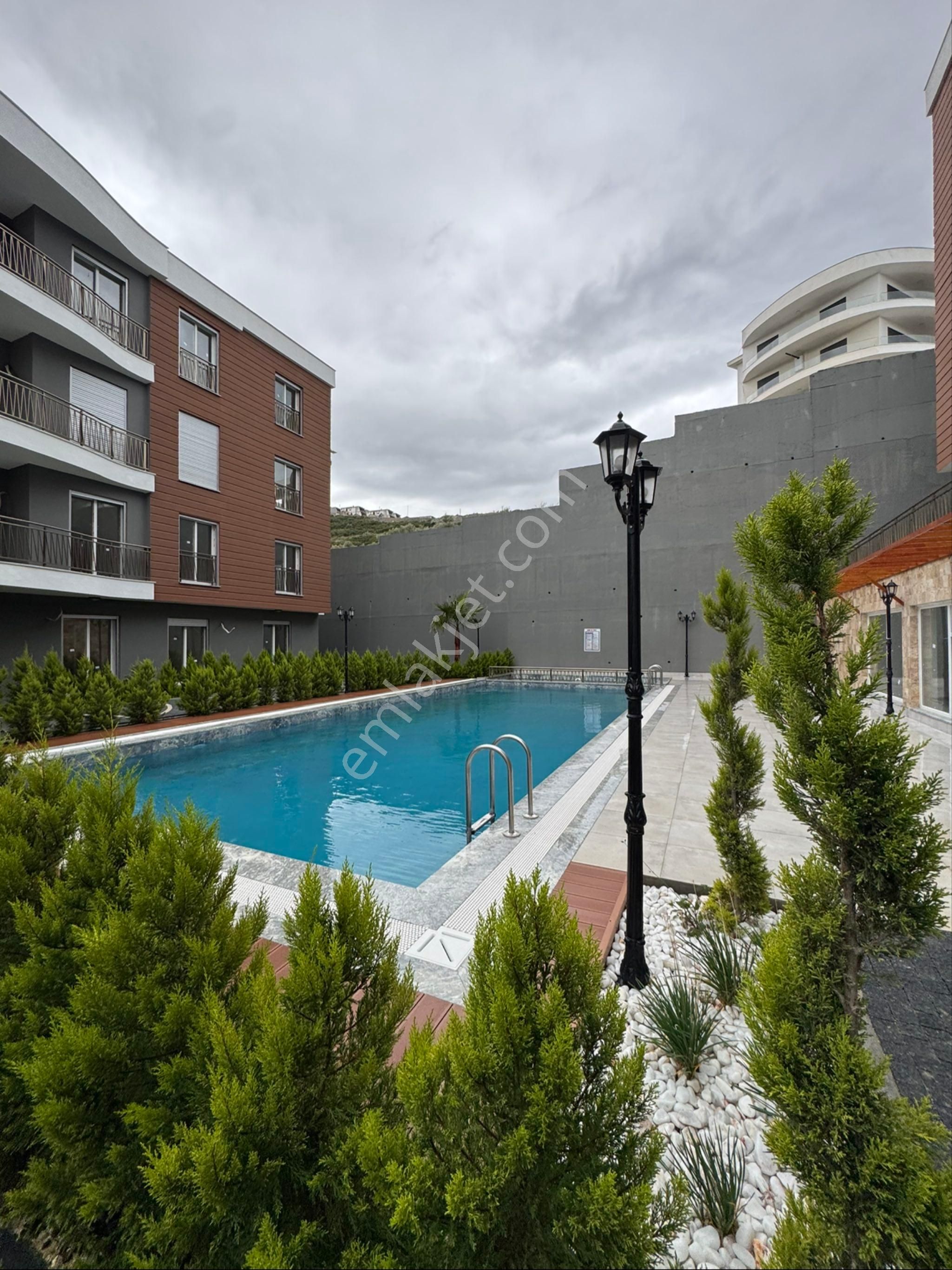 Kuşadasında Havuzlu Site İçerisinde 2+1 Geniş Kullanımlı Satılık Lüks Daire - Görsel 16