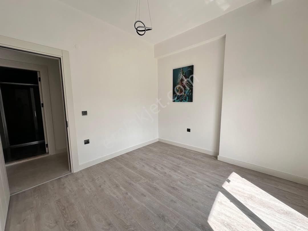 Kuşadasında Havuzlu Site İçerisinde 2+1 Geniş Kullanımlı Satılık Lüks Daire - Görsel 7